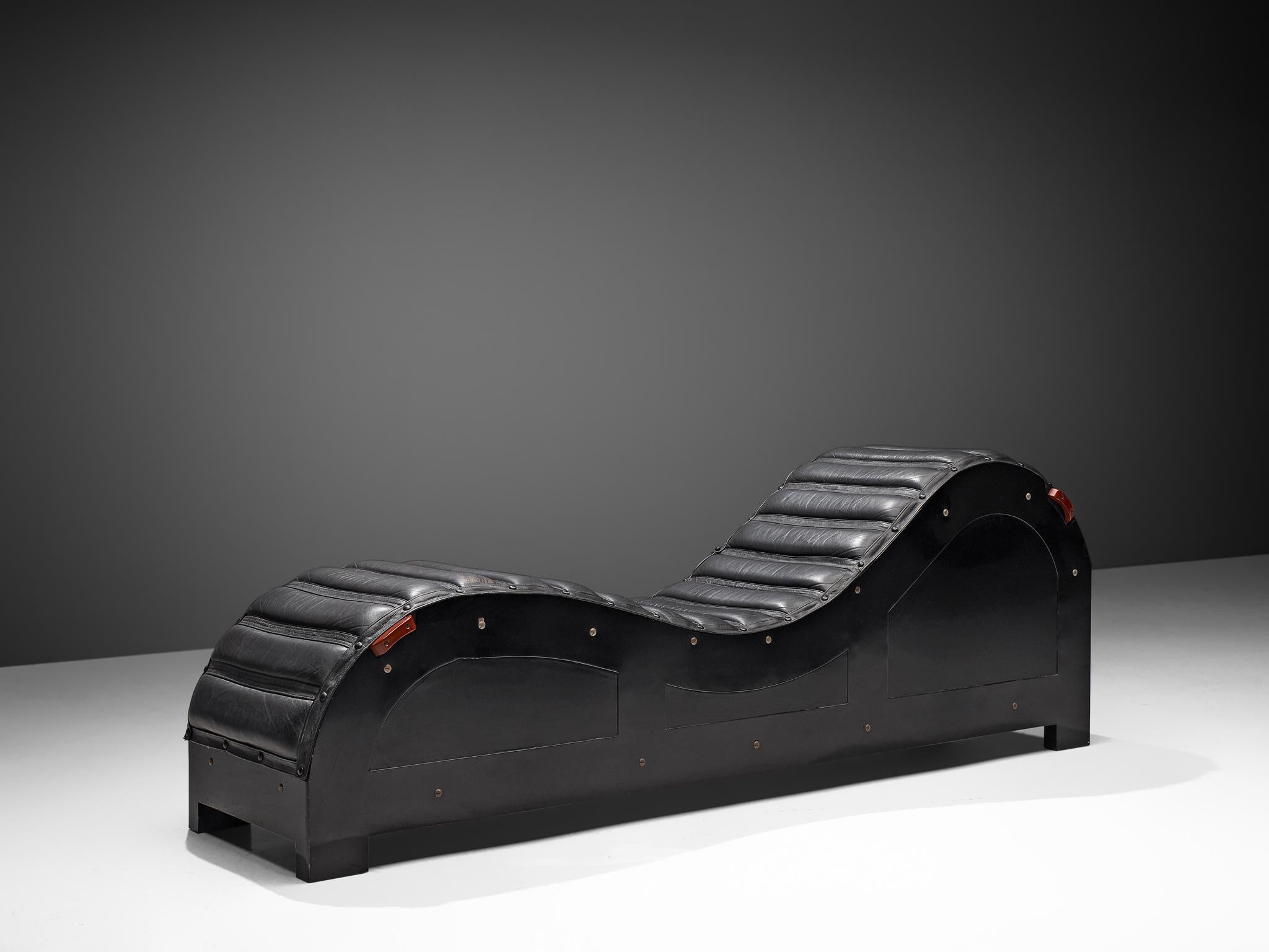 Mats Theselius for Källemo, daybed, in steel and leather, Sweden 1992.

Limited edition daybed. This chaise was designed by Mats Theselius. It consist of a steel frame with car-enamel finish in black. The seating is covered with black leather.