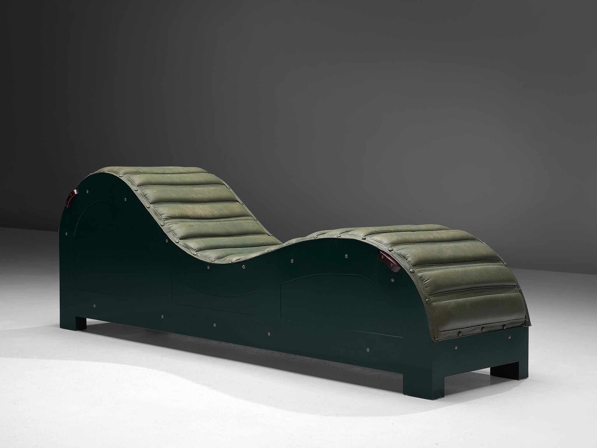 Mats Theselius for Källemo, chaise longue, in steel and leather, Sweden 1992.

Limited edition daybed, number 8 out of 50. This chaise was designed by Mats Theselius. It consist of a steel frame with car-enamel finish in green. The seating is