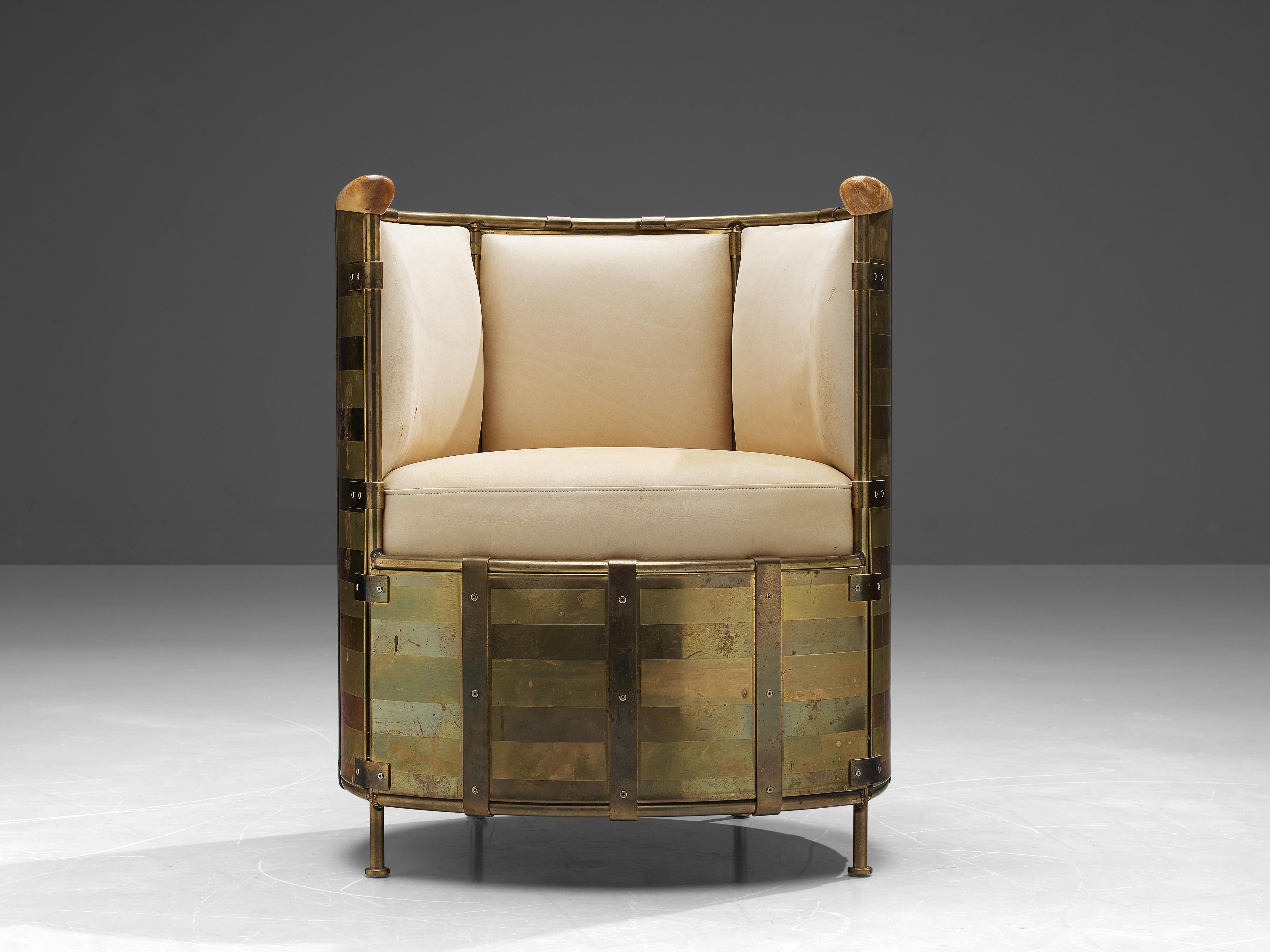 Mats Theselius for Källemo AB, lounge chair 'El Dorado, brass, birch, leather, Sweden, 2002

This distinct 'El Dorado' lounge chair of Mats Theselius was designed in 2002. It features a body of brass on four legs. The round form is finished on top