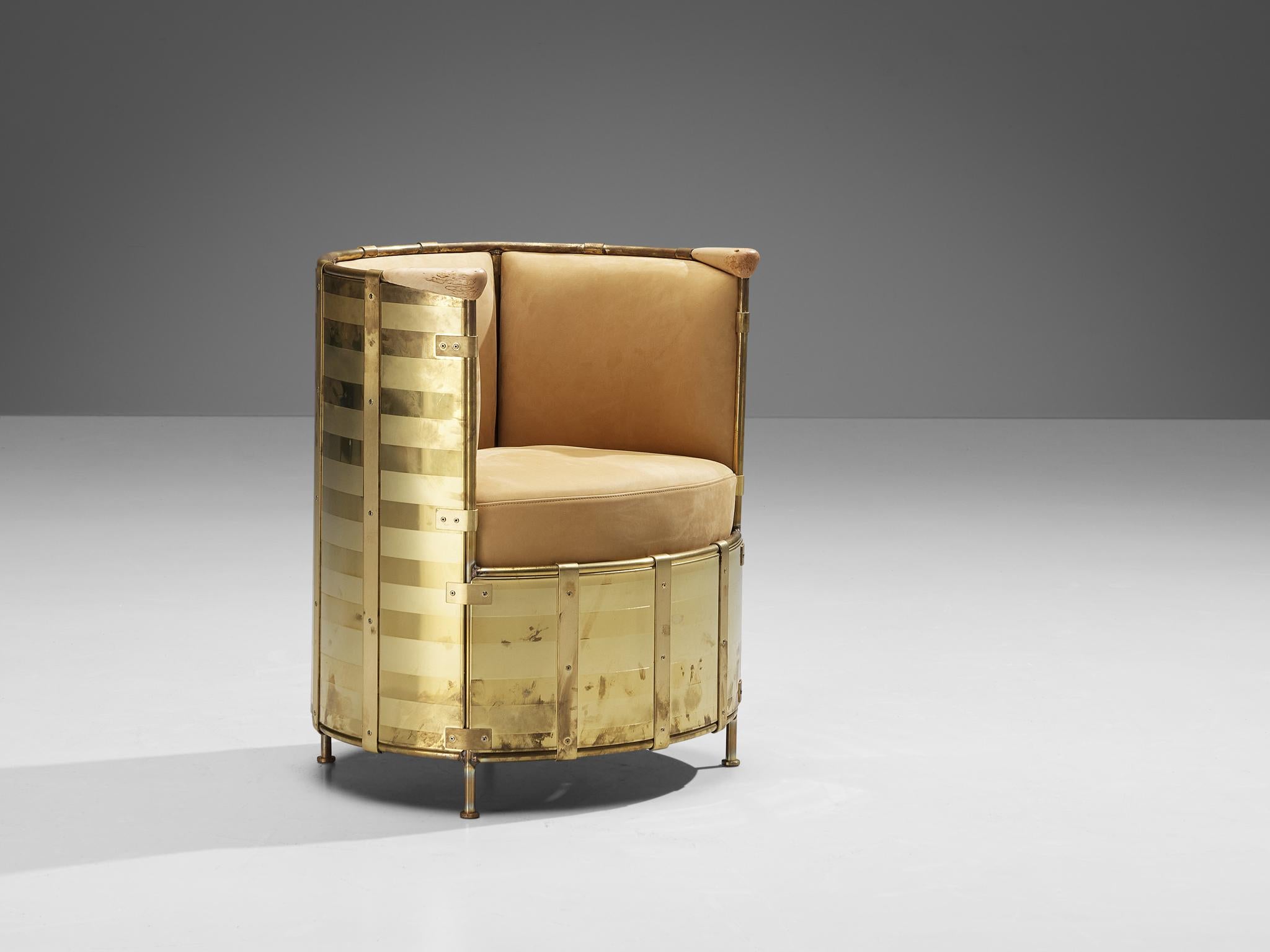Mats Theselius for Källemo AB, lounge chair 'El Dorado’, limited edition, brass, nubuck leather, maple, Sweden, 2002

This distinct 'El Dorado’ lounge chair by Mats Theselius was designed in 2002 for the 11th anniversary of the earlier edition