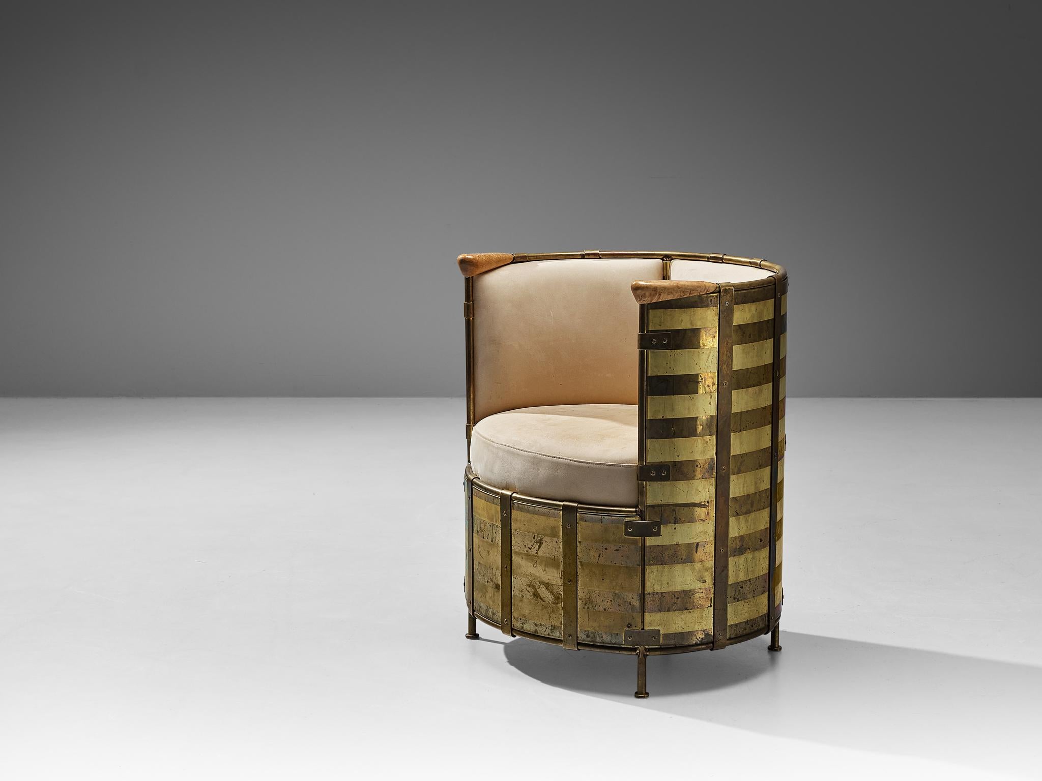 Mats Theselius for Källemo AB, lounge chair 'El Dorado, brass, birch, leather, Sweden, 2002

This distinct 'El Dorado' lounge chair of Mats Theselius was designed in 2002. It features a body of brass on four legs. The round form is finished on top