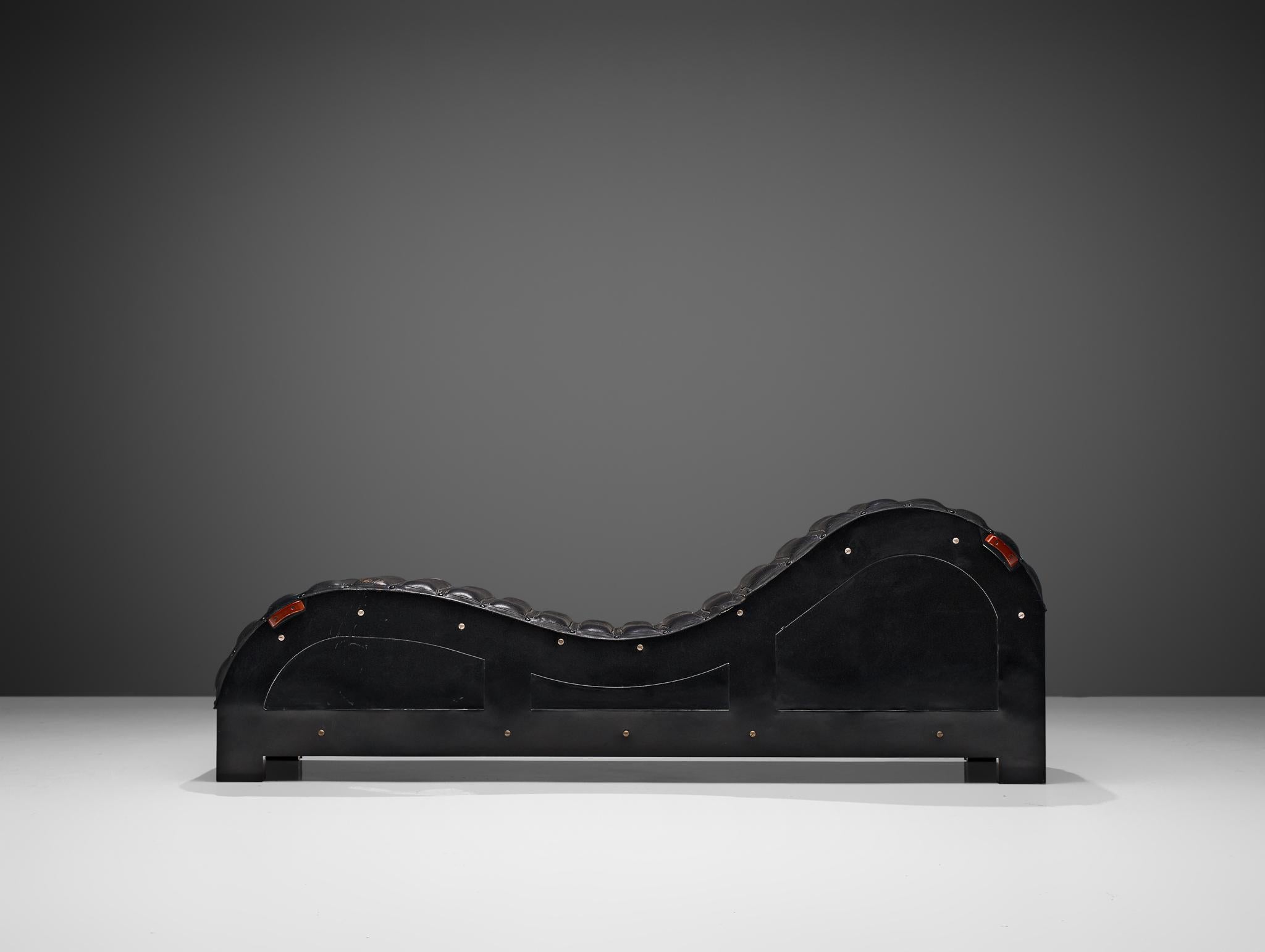 Suédois Mats Theselius pour Källemo Chaise longue exclusive en cuir noir en vente