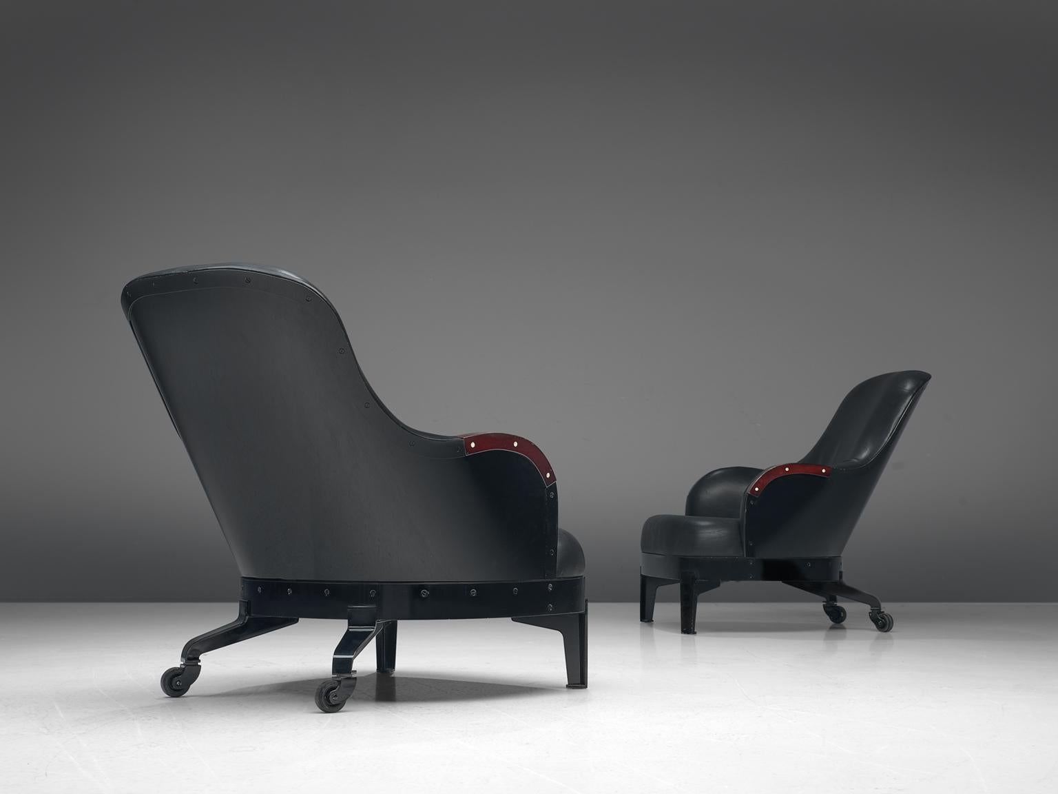 Mats Theselius for Källemo, The Ritz lounge chairs 39/90 and 90/90, in steel, wood, elk horn and leather, Sweden, 1994. 

This limited edition lounge chairs with caster wheels are executed in black enamel steel, black leather upholstery and elk horn