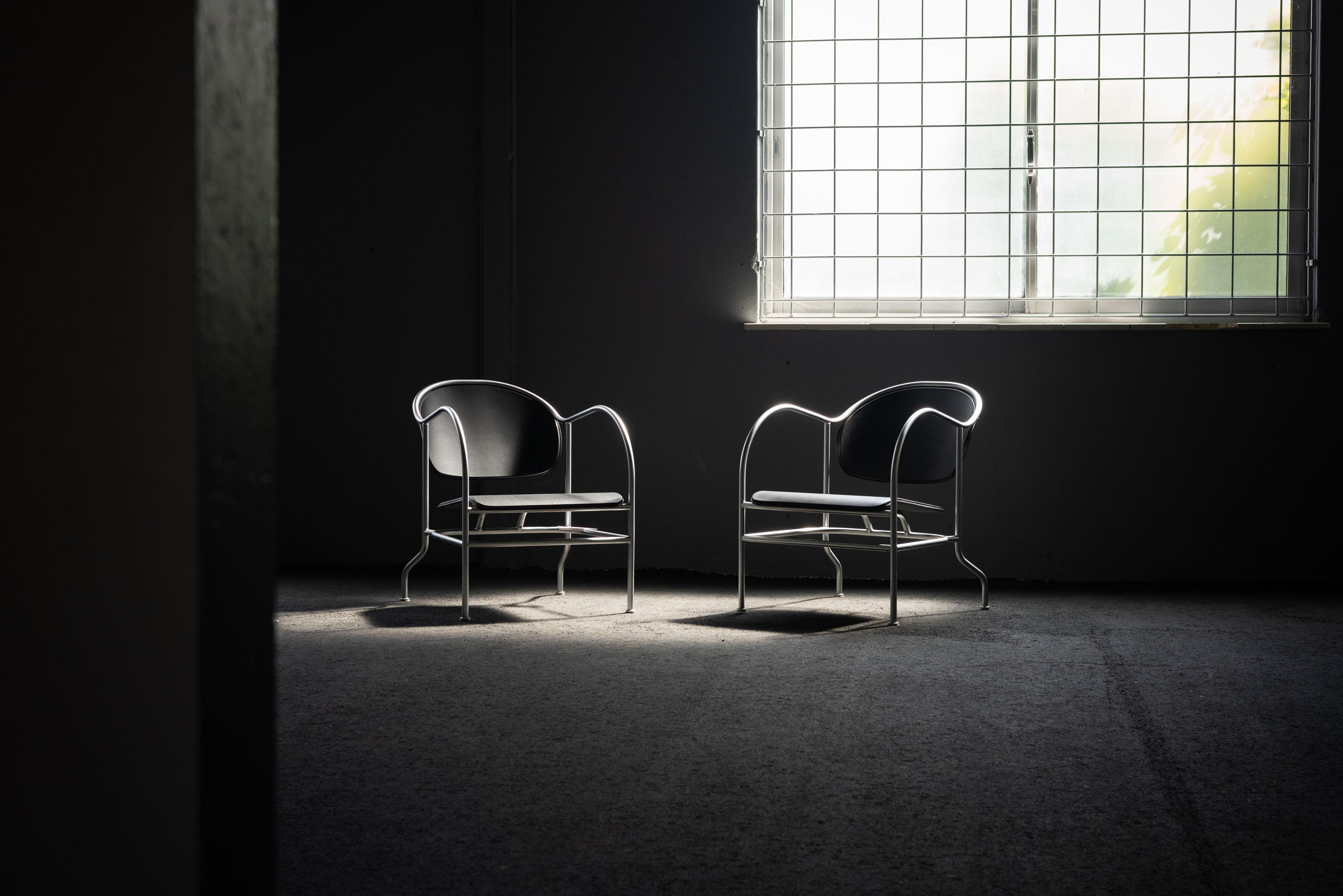 Cette paire de fauteuils 