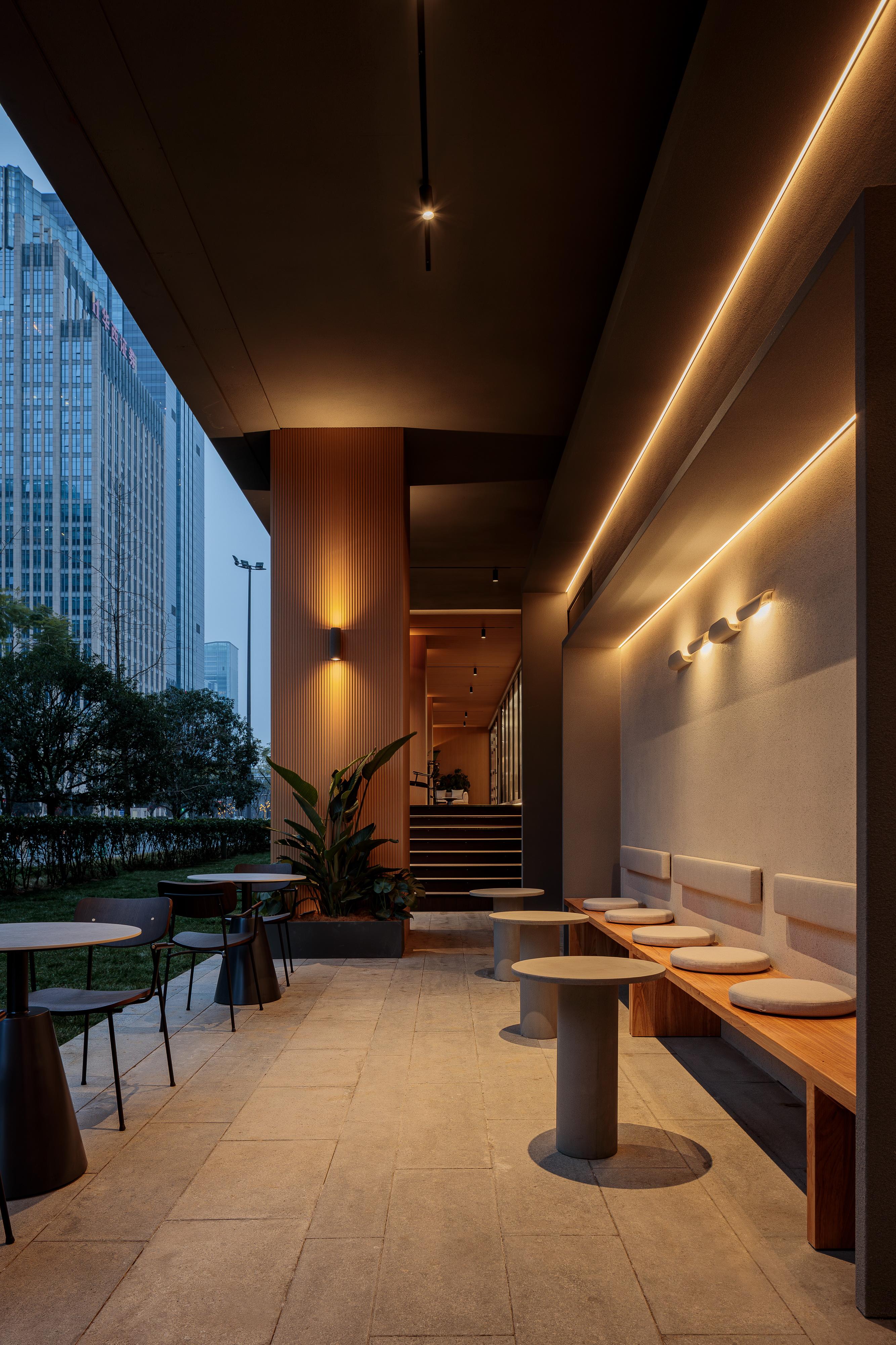 Pelle Matsu Nomadic Collection di Joeri Reynaert - Sedia lounge Nomad Horns in vendita