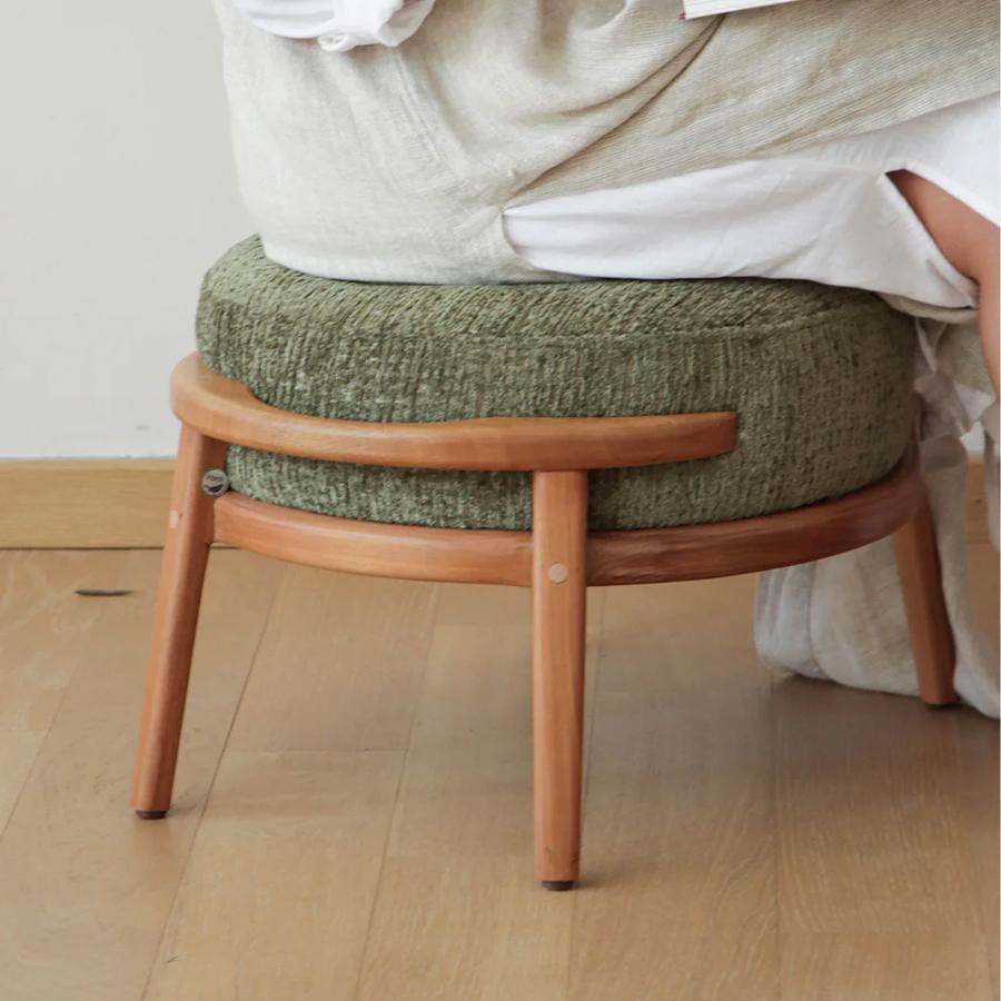 Matsu Hocker (Moderne) im Angebot