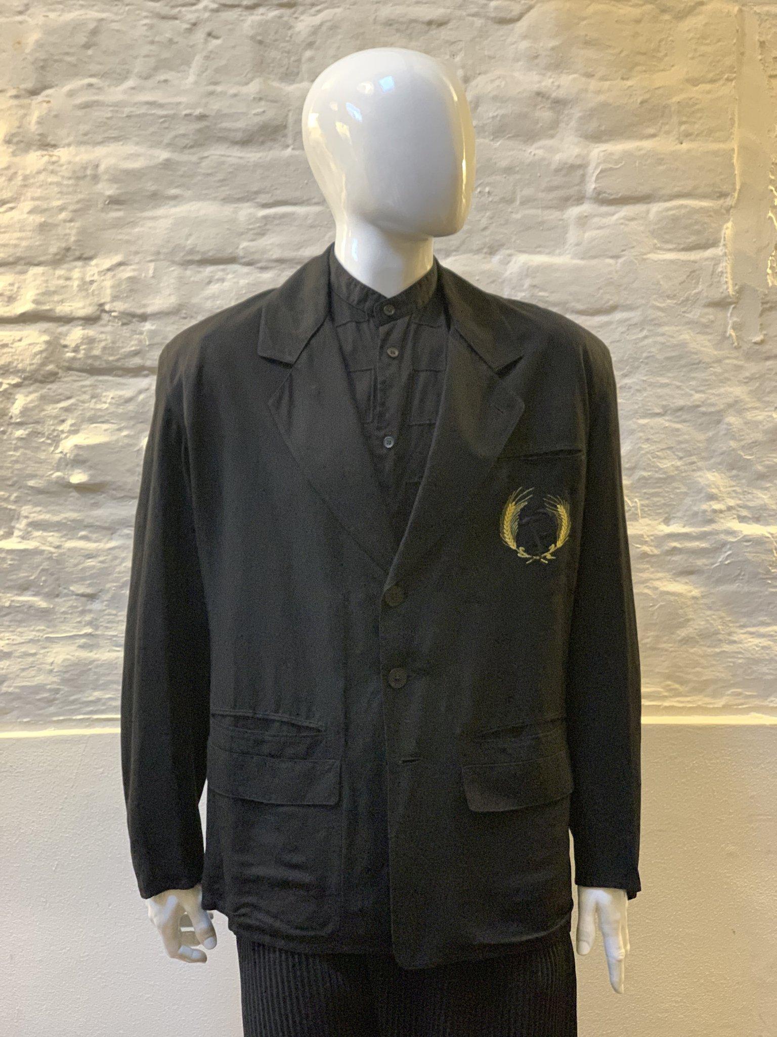 Calugi E Giannelli 80s Jacket with Motif made in Italy from cotton. 

Since beginning in 1982, Calugi e Giannelli has invented and reinvented clothing—menswear in particular—as if it were conceptual art. Arguably, Calugi e Giannelli clothing is an