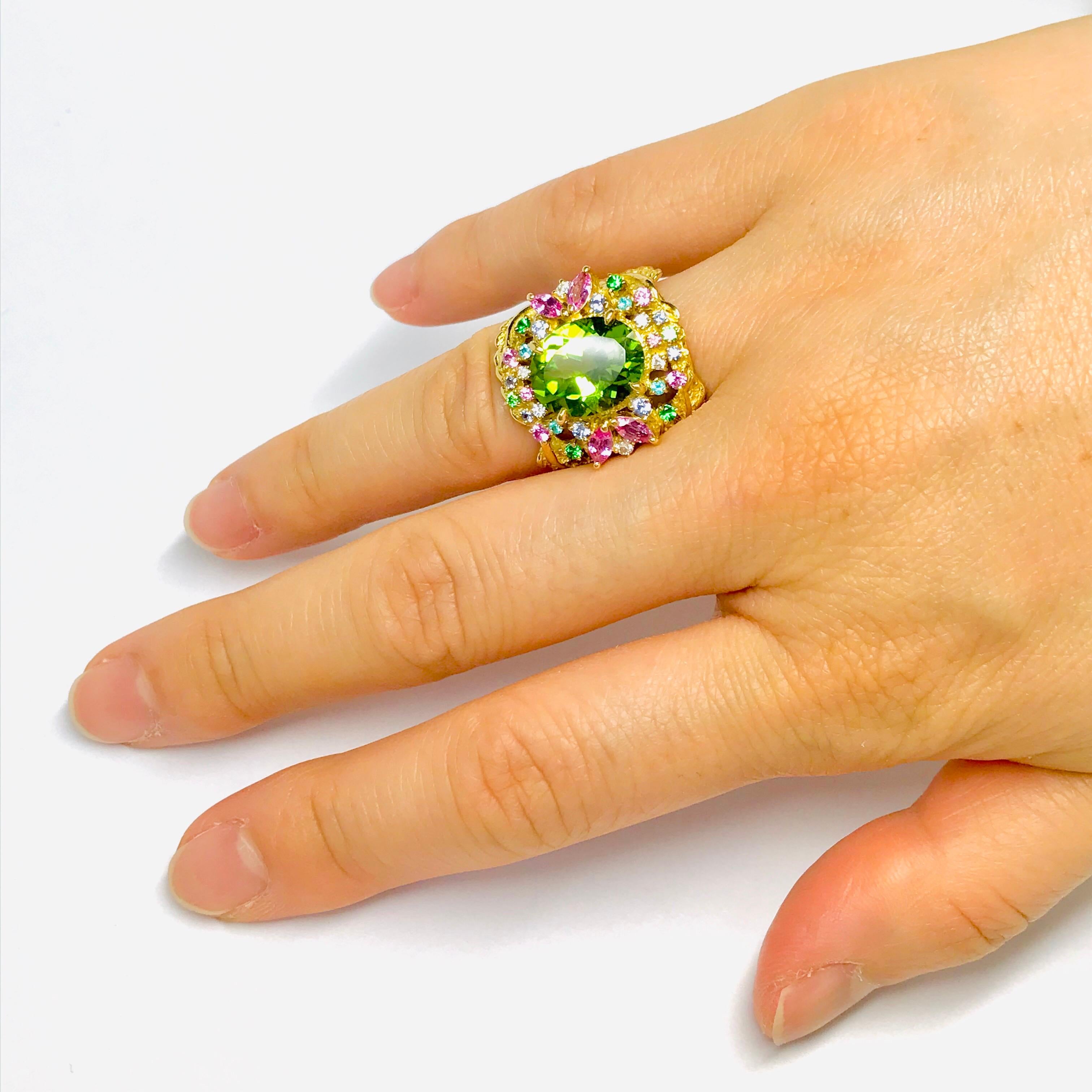 The list price includes the Japanese 10% Sales Tax.
All buyers outside of Japan will receive the tax exemption from the list price. 
Please inquire for details.

[Product Details]
K18YG
OVAL PERIDOT  5.34ct
PINK SAPPHIRE 1.06ct
GREEN GARNET