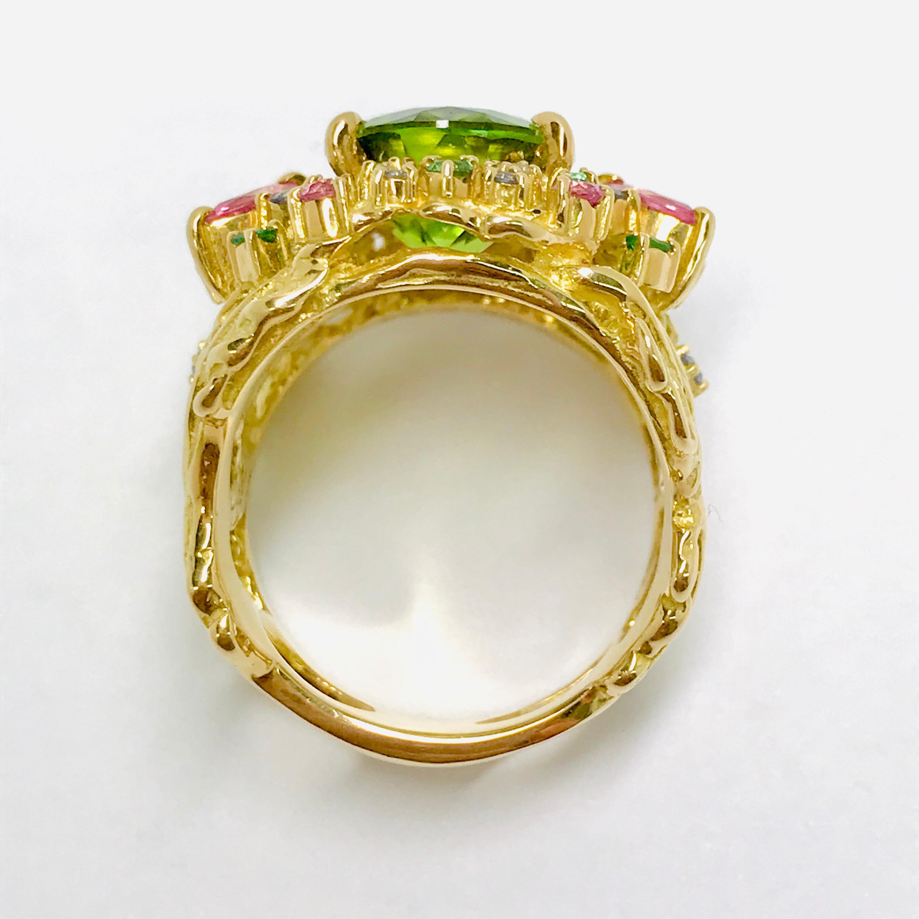 Matsuzaki 18K Gold 5.34ct Oval Peridot Paraiba Pink Sapphire Garnet Diamond Ring In New Condition For Sale In Tokyo, JP