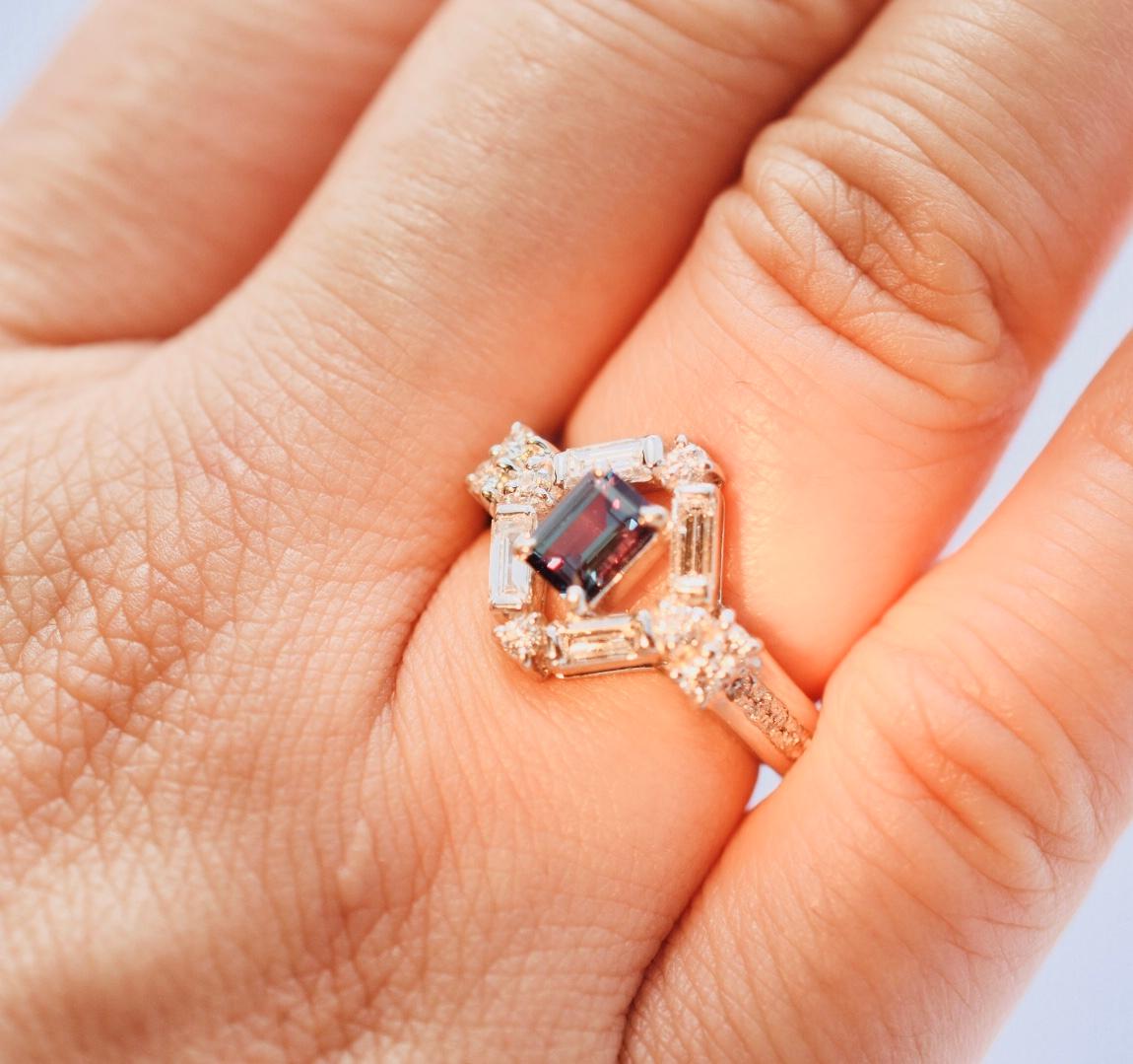 Matsuzaki Platinum 0.61 Carat Baguette Cut Alexandrite Diamond Ring In New Condition For Sale In Tokyo, JP