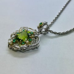 Matsuzaki PT900/K18 Oval Peridot Foliage Emerald Diamond Pendant Necklace