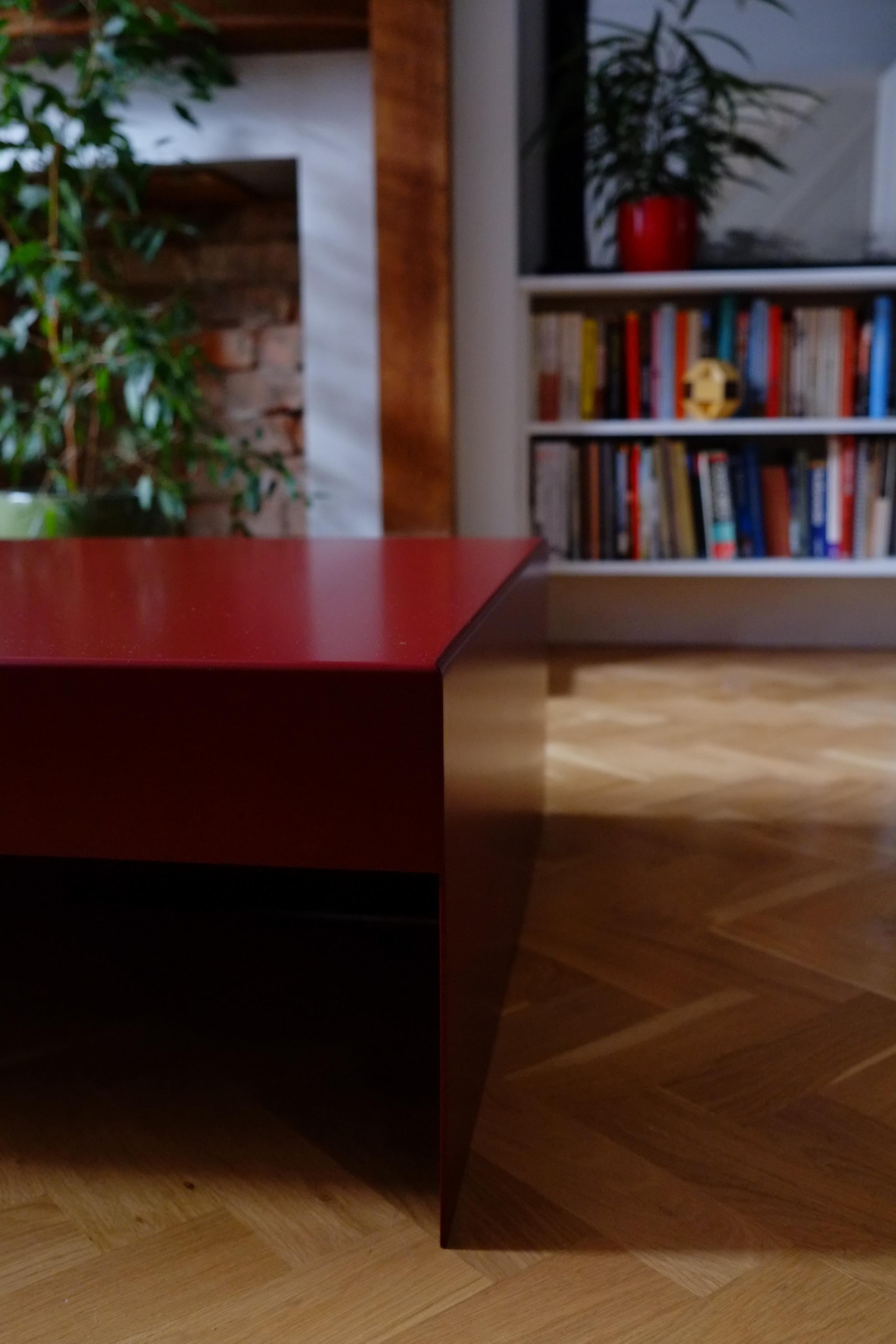 Table basse carrée en aluminium bleu, personnalisable, pour l'intérieur et l'extérieur. en vente 4