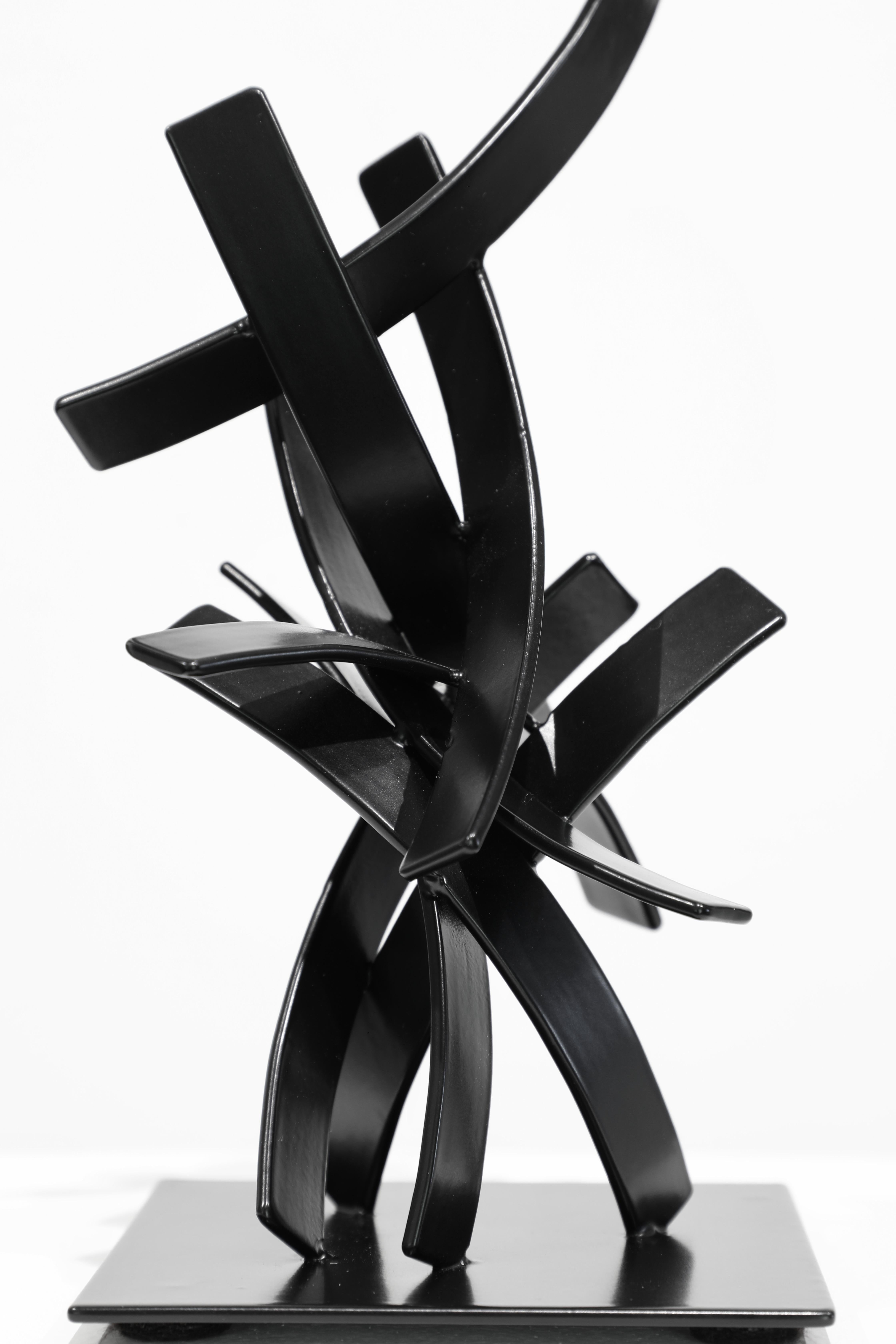Sculpture abstraite Black_Upwell Study #2 de Matt Devine_Steel/Powdercoat en vente 1