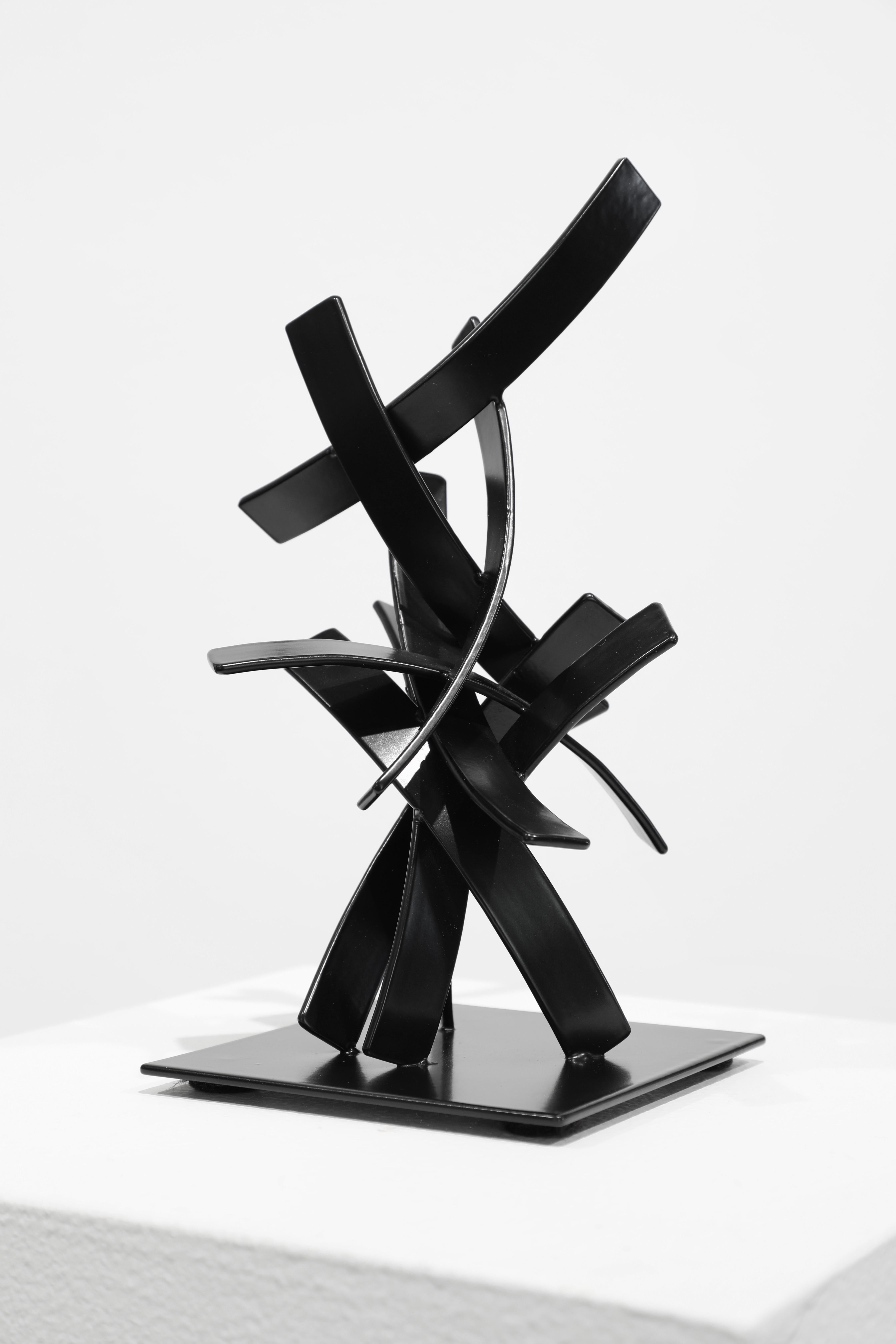 Sculpture abstraite Black_Upwell Study #2 de Matt Devine_Steel/Powdercoat en vente 2