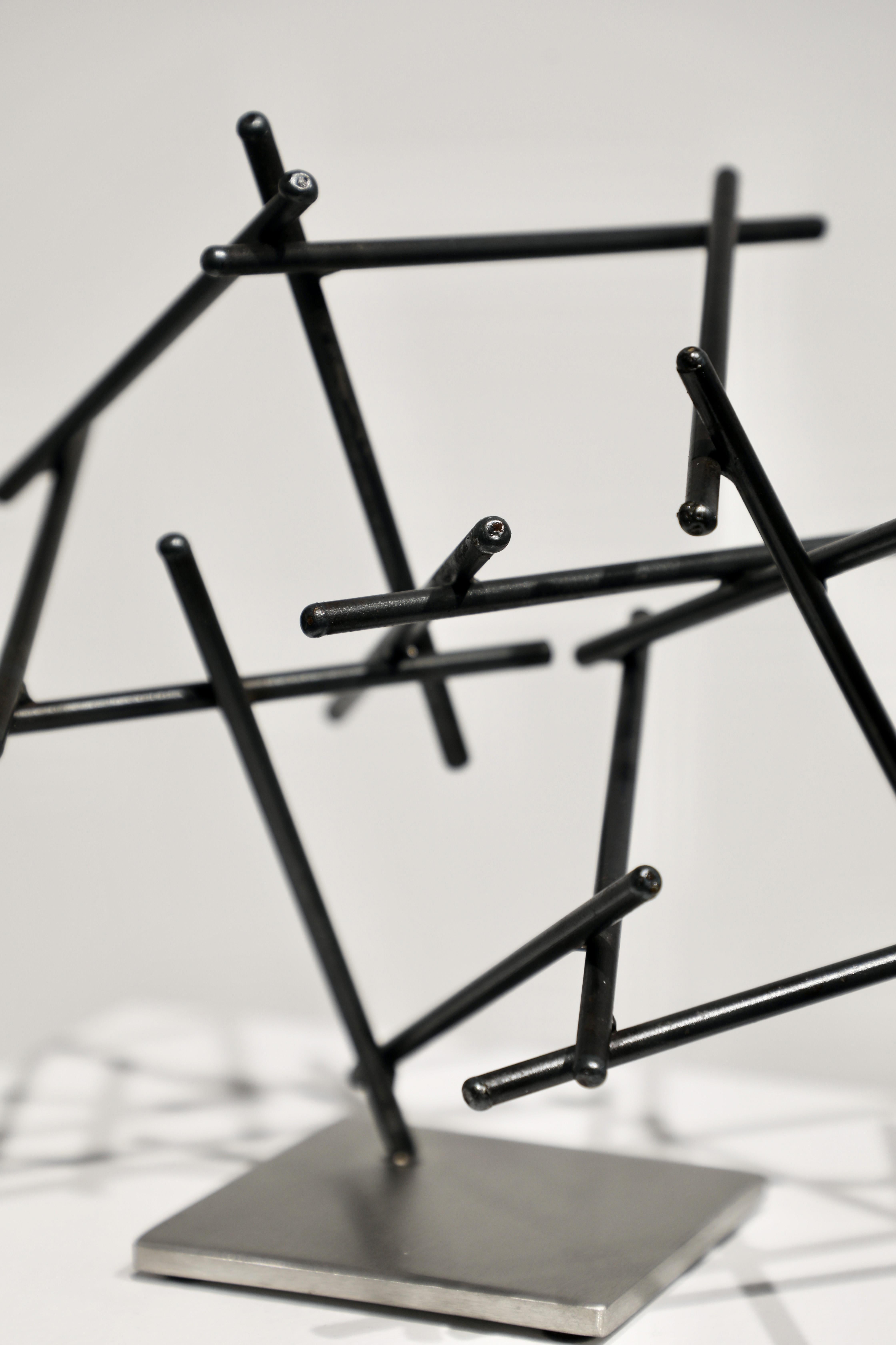 Escultura abstracta_Estudio de estudio 22-12_Matt Devine_Acero/Patina/Acero inoxidable en venta 1