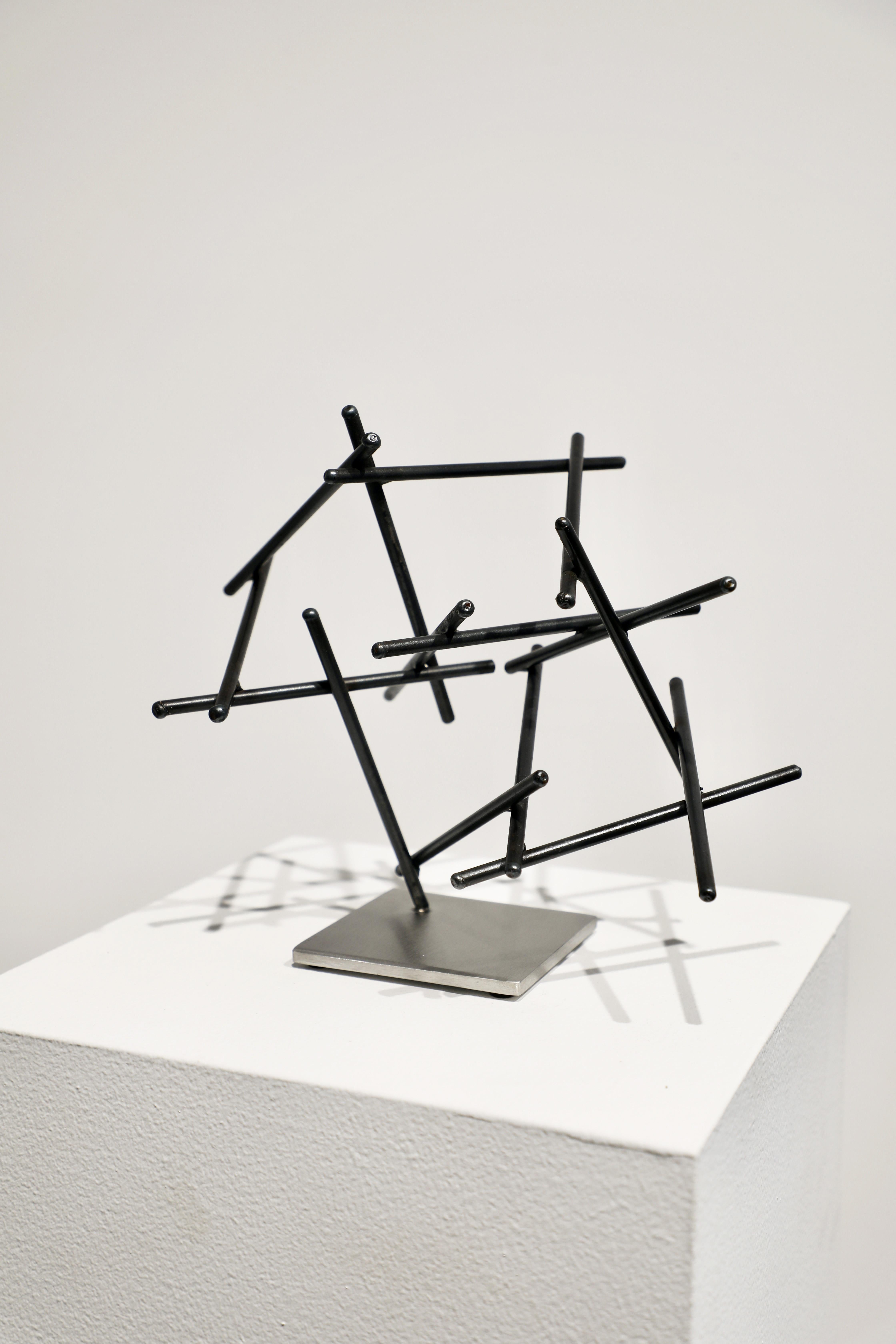 Escultura abstracta_Estudio de estudio 22-12_Matt Devine_Acero/Patina/Acero inoxidable en venta 2