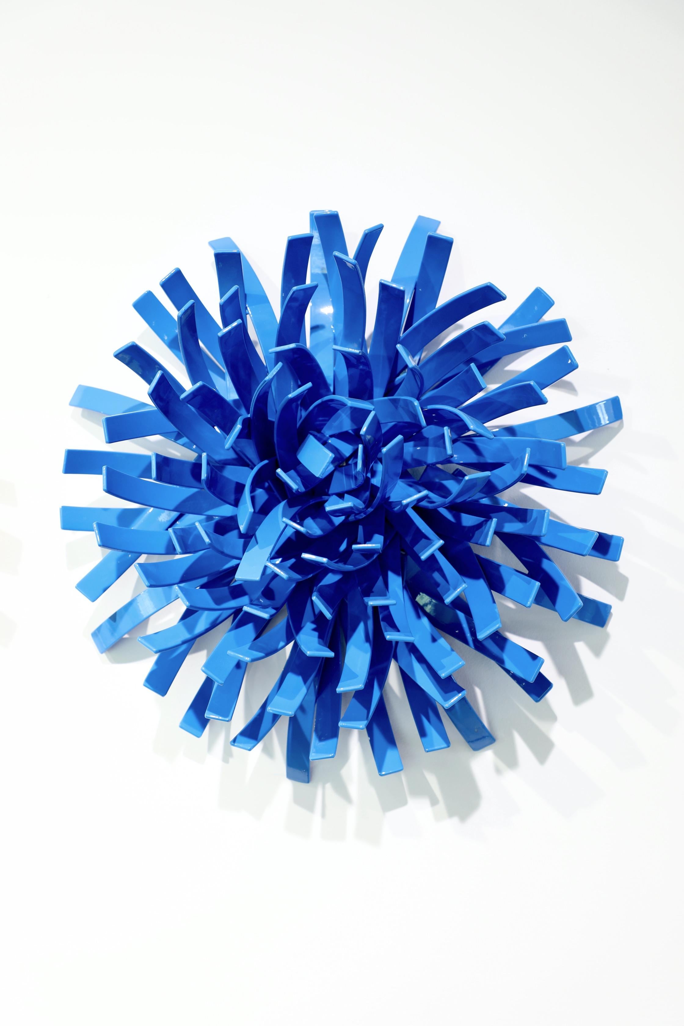 Anemones #3 (Blau)_2022, Indoor-Skulptur, Abstrakt_Matt Devine_Steel/Pudermantel im Angebot 4