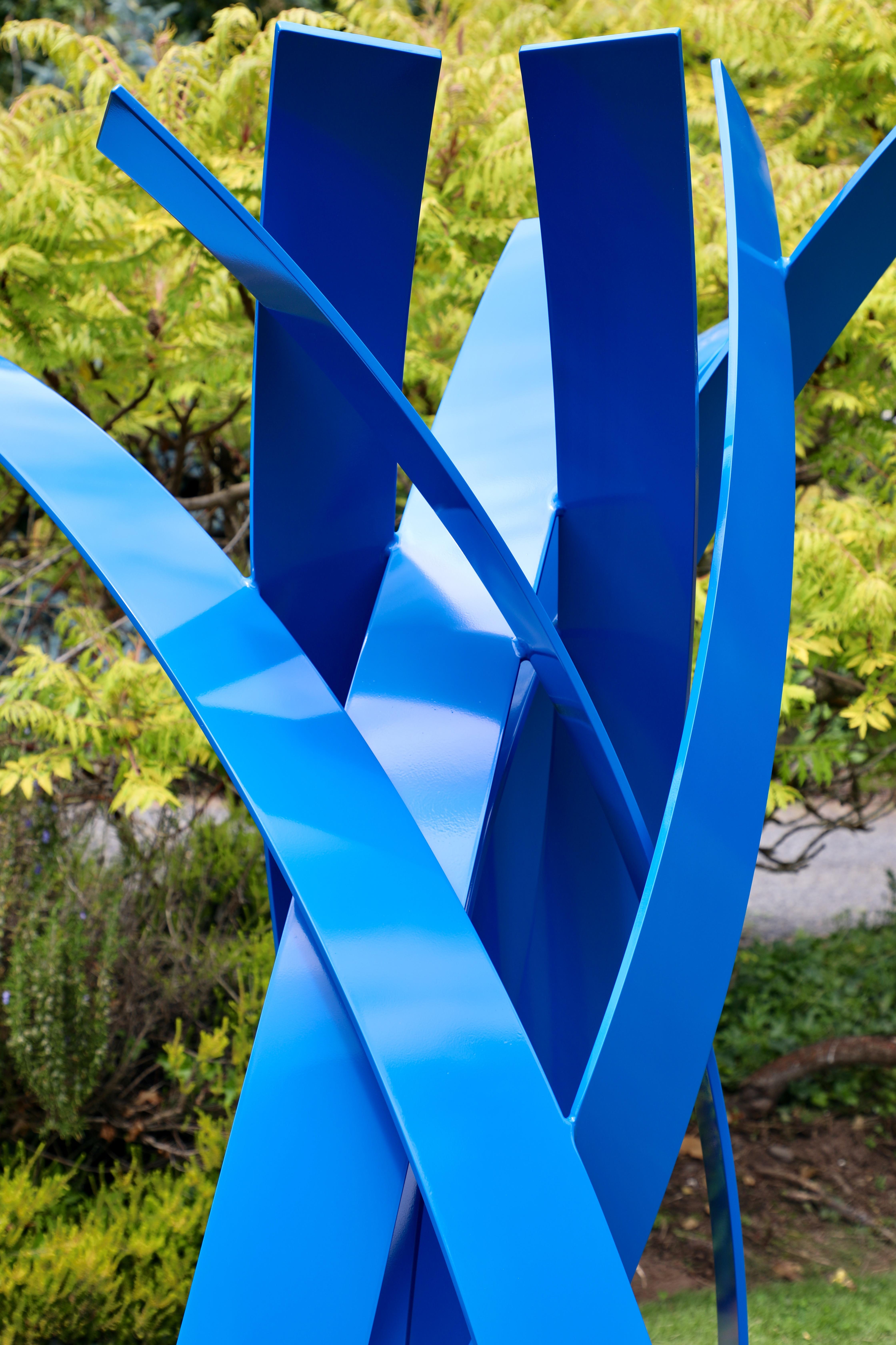 Sculpture d'intérieur/extérieur_Abstract_Aluminium_Little Boy Blue, Matt Devine en vente 4
