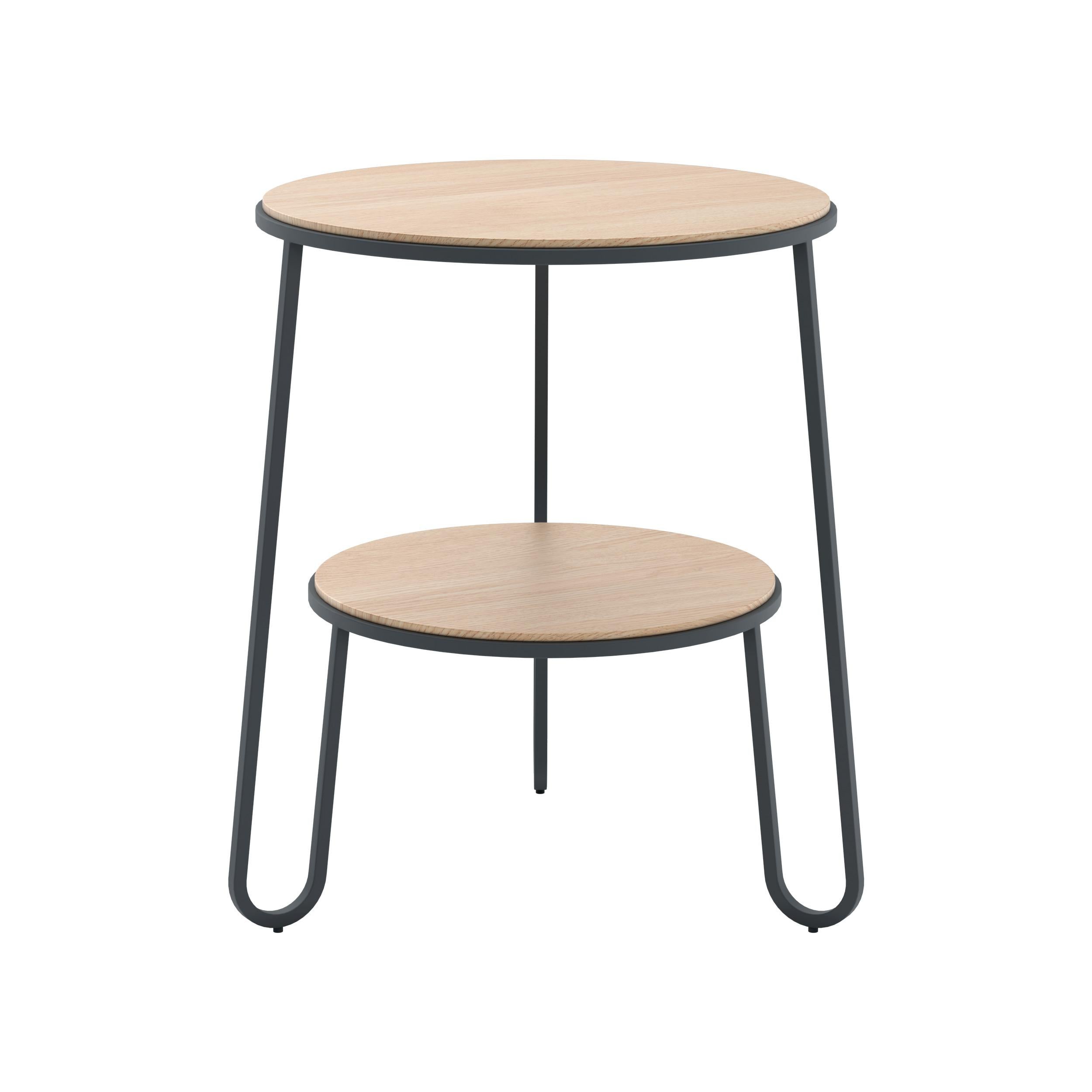 Table d'appoint Anatole en métal gris mat et chêne naturel par HARTO
Dimensions : L 44,5 x P 44,5 x H 50,5 cm : L 44,5 x P 44,5 x H 50,5 cm. 
MATERIAL : Contreplaqué plaqué bois, métal peint.
Poids : 6.0 kg

Le guéridon Anatole est polyvalent : il