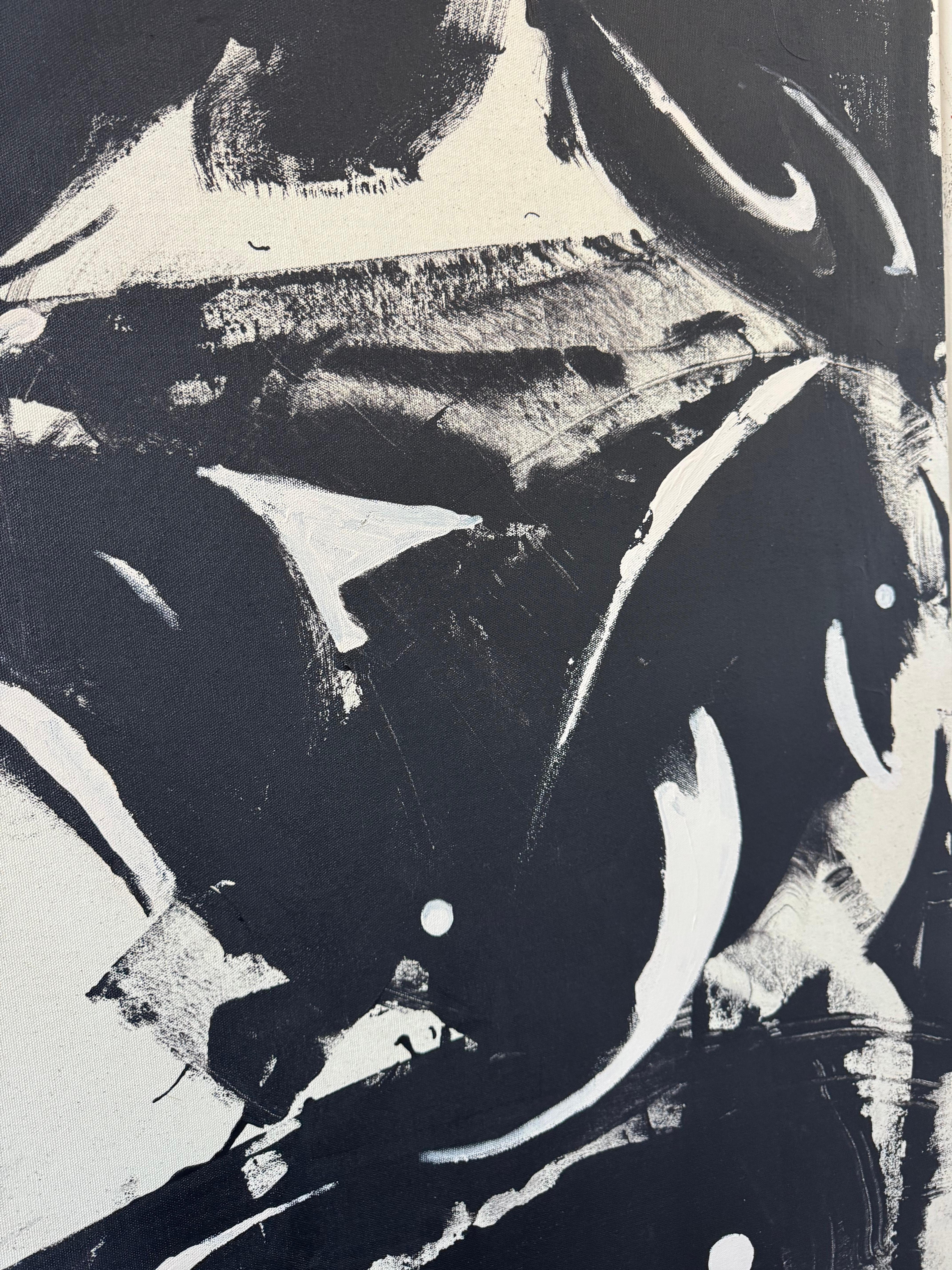 Maelstrom, creado con pintura acrílica y vinílica sobre lienzo transparente gessoed, explora un equilibrio dinámico de gesto y textura. Audaces pinceladas negras y tostadas recorren la superficie, puntuadas por pequeñas formas circulares que añaden