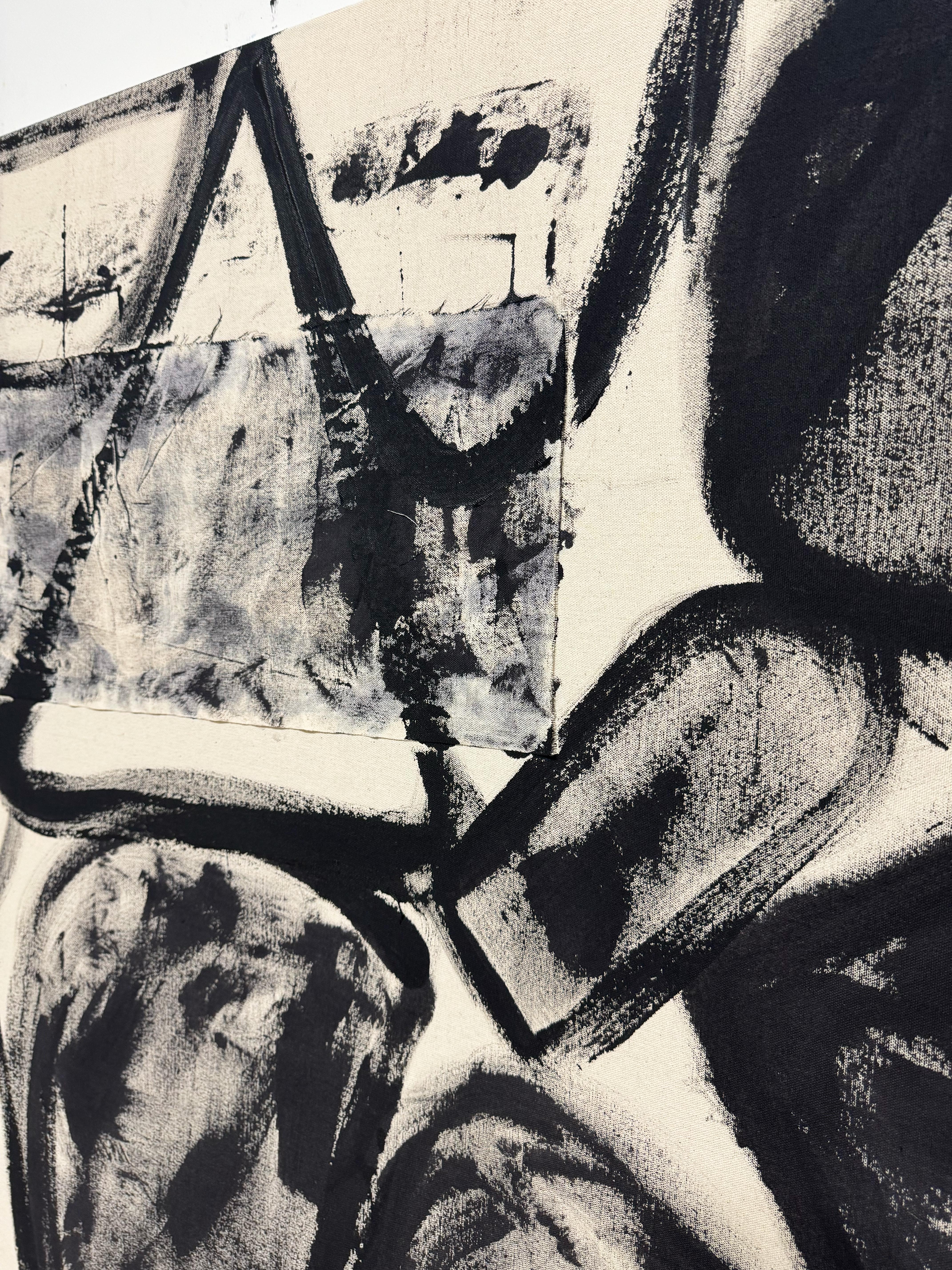 Questo dipinto combina segni astratti, forme geometriche, tela collage e un intricato lavoro di linee. Il titolo 