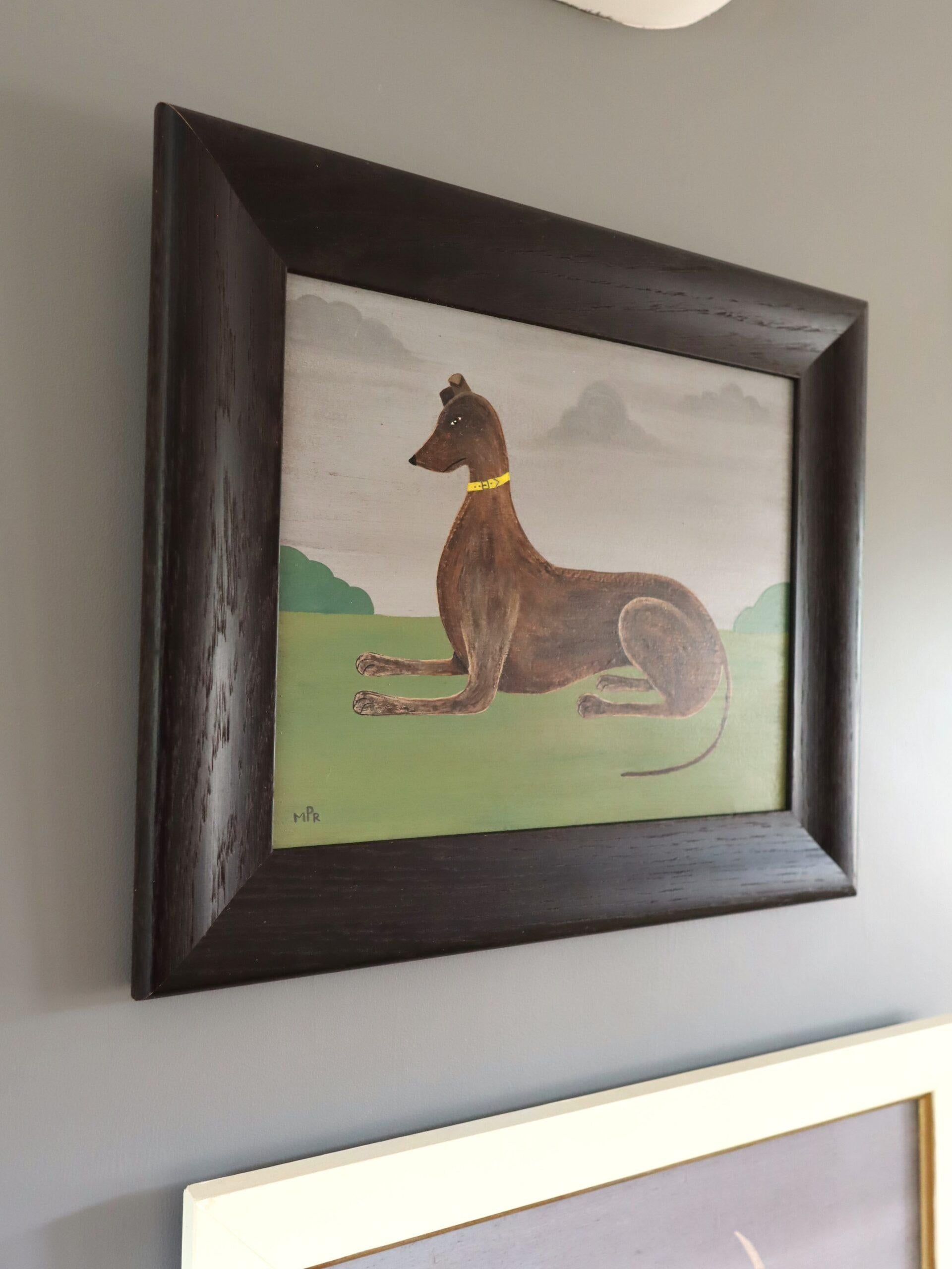 Peinture à l'huile contemporaine de style naïf sur les animaux - Lévrier à collier jaune - Noir Animal Painting par Matt Rix