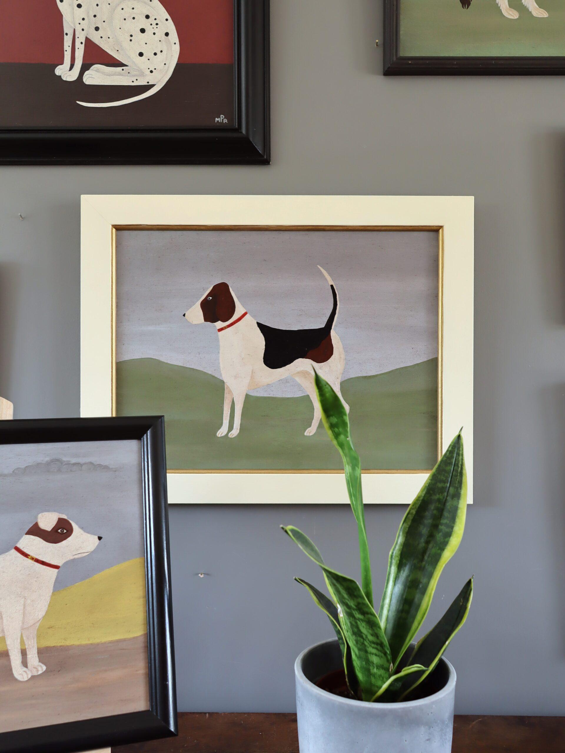 Naives Mini-Tier-Ölgemälde im zeitgenössischen Stil - Fox Hound mit rotem Halsband (Zeitgenössisch), Painting, von Matt Rix