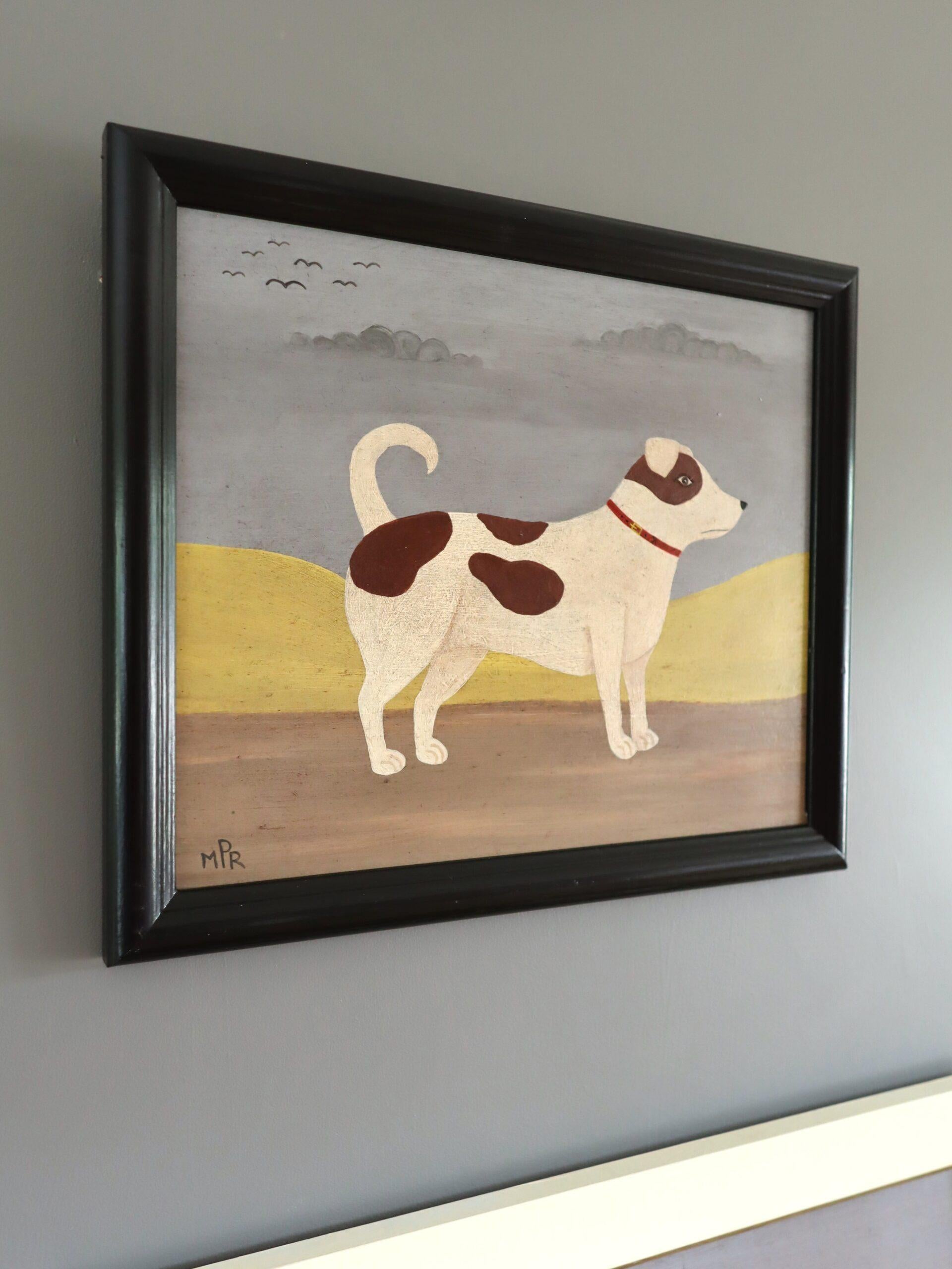 Terrier 
Größe: 29 x 34 cm (einschließlich Rahmen)
Öl auf Karton

Eine sehr liebenswerte hündische Komposition eines Terriers, gemalt in einem naiven Stil in Öl auf Platte vom britischen Künstler Matt Rix.

Der Hund ist in warmen Cremetönen mit