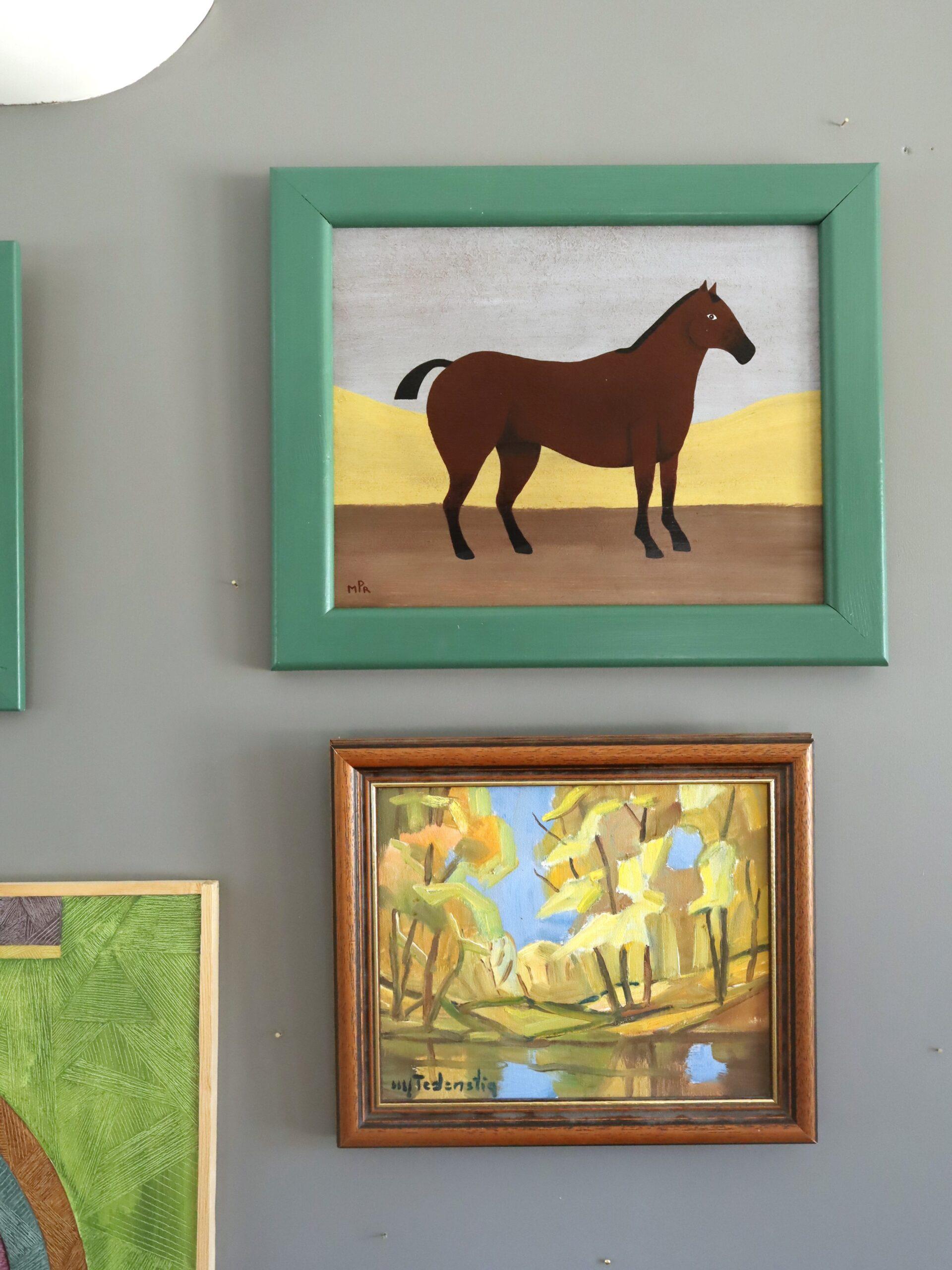 Pintura al óleo contemporánea original de estilo naïve sobre animales - Un caballo sin nombre - Painting Moderno de Matt Rix