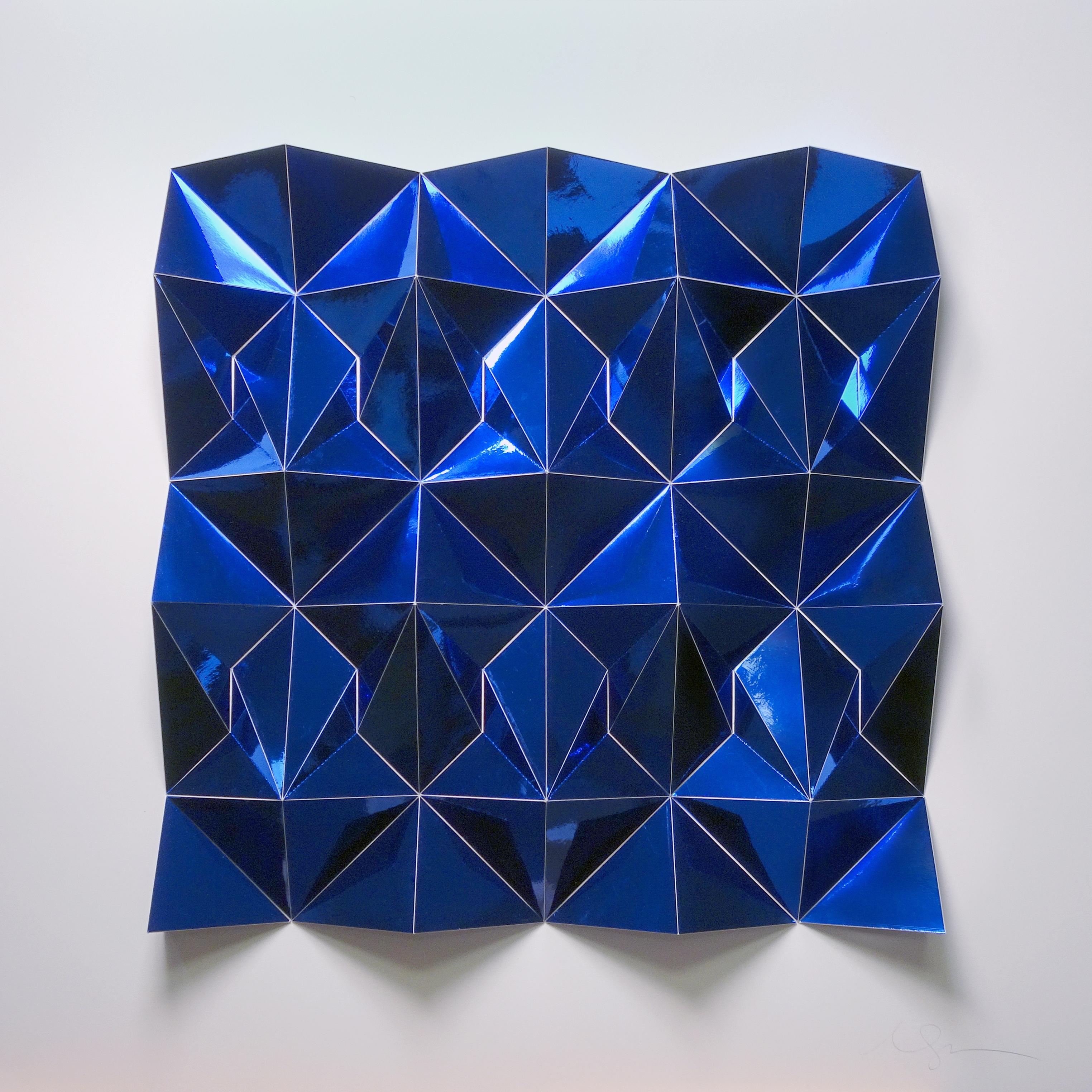 Matt Shlian Abstract Sculpture – Ara 377 in Blau