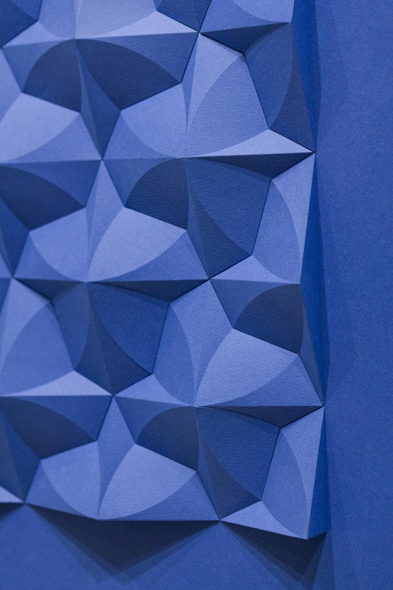 « Omoplata 162 in Royal Blue », papier d'archives plié à la main, motifs abstraits en vente 4