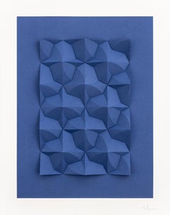 « Omoplata 162 in Royal Blue », papier d'archives plié à la main, motifs abstraits