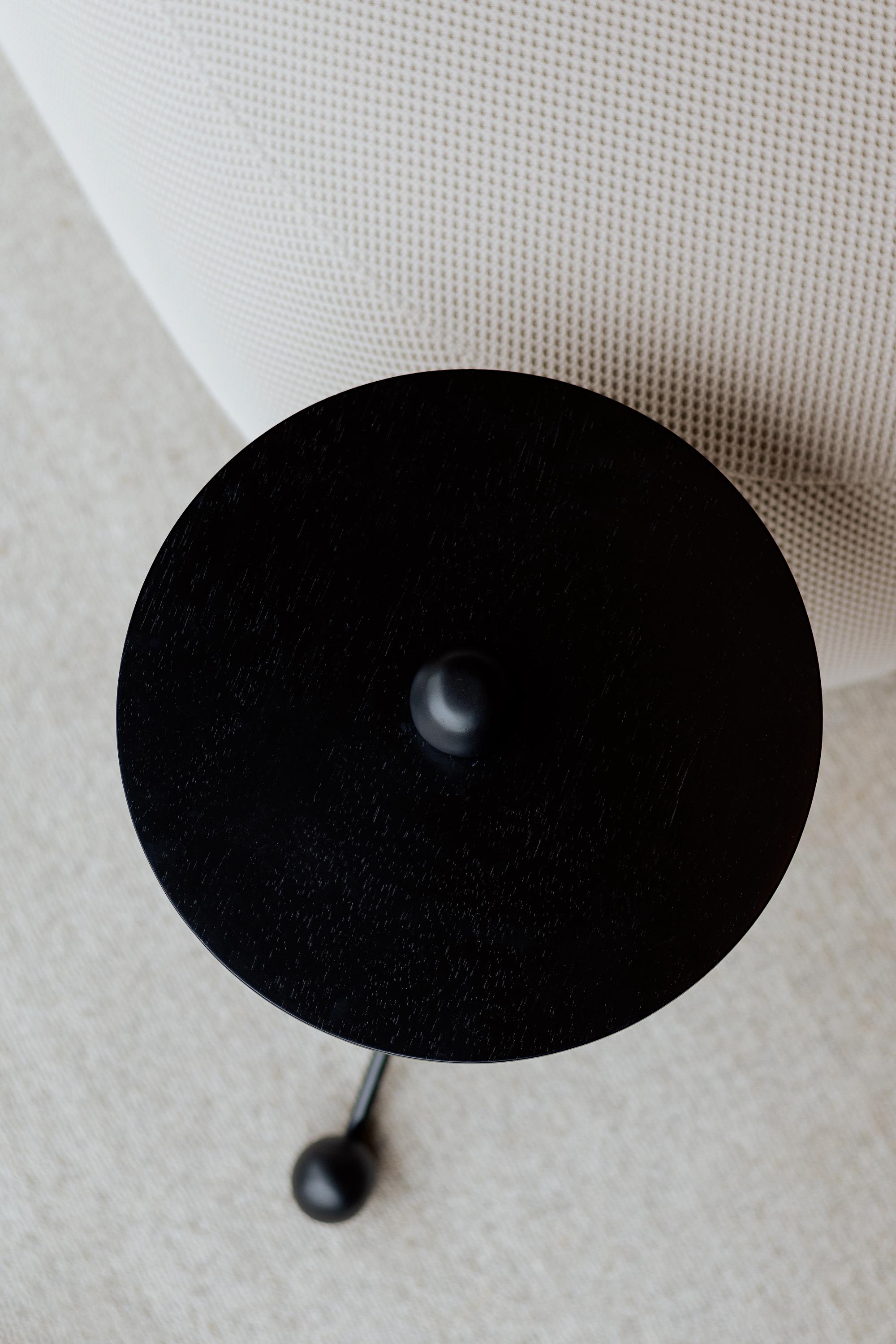 Table d'appoint Matt en bois naturel et acier au carbone en vente 4