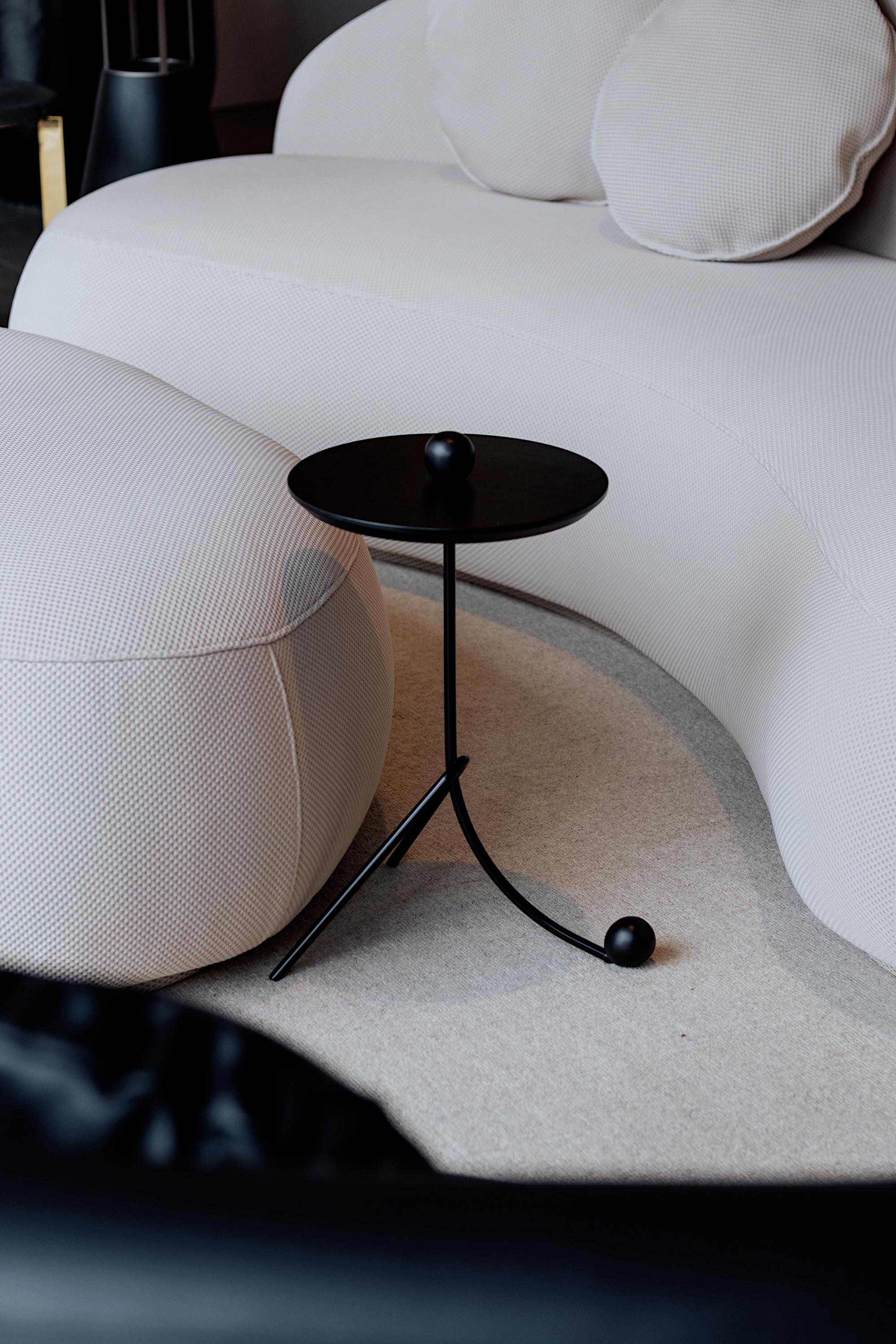 Table d'appoint Matt en bois naturel et acier au carbone en vente 7