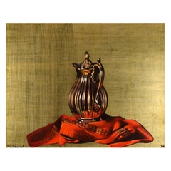 Matt W. Huggins, artista americano, Olio su tavola, "Brocca d'argento su stoffa rossa".