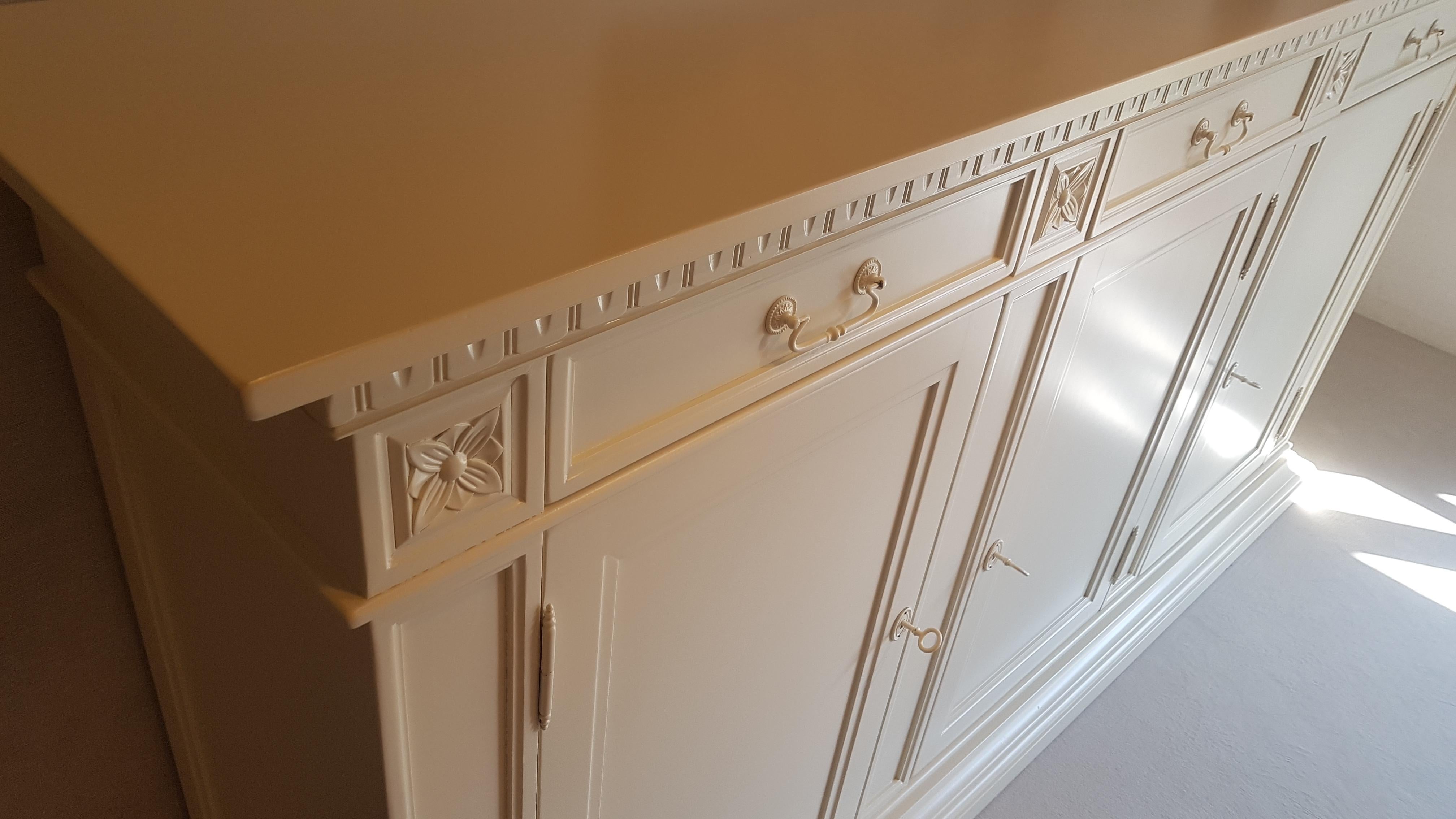 Matt White Classic Design Buffet or Sideboard In Excellent Condition In Senden, NRW