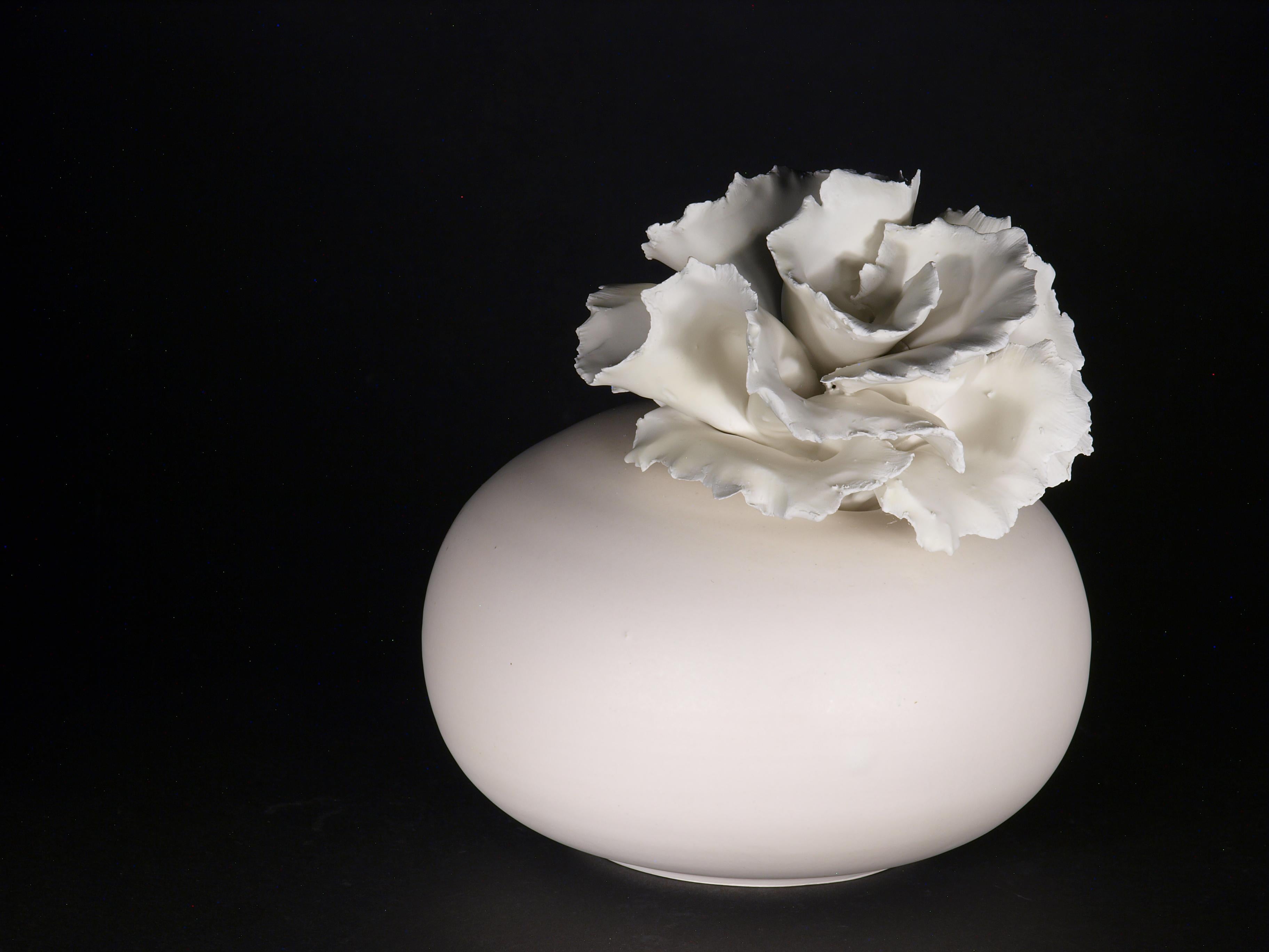 Small ceramic sculptures with peony by Antonietta Mazzotti Emaldi, 2018, Glazed earthenware (majolica) and 24ct gold, entirely handmade, unique piece. Customisation available in terms of colour of both for base and flower.

Antonietta Mazzotti