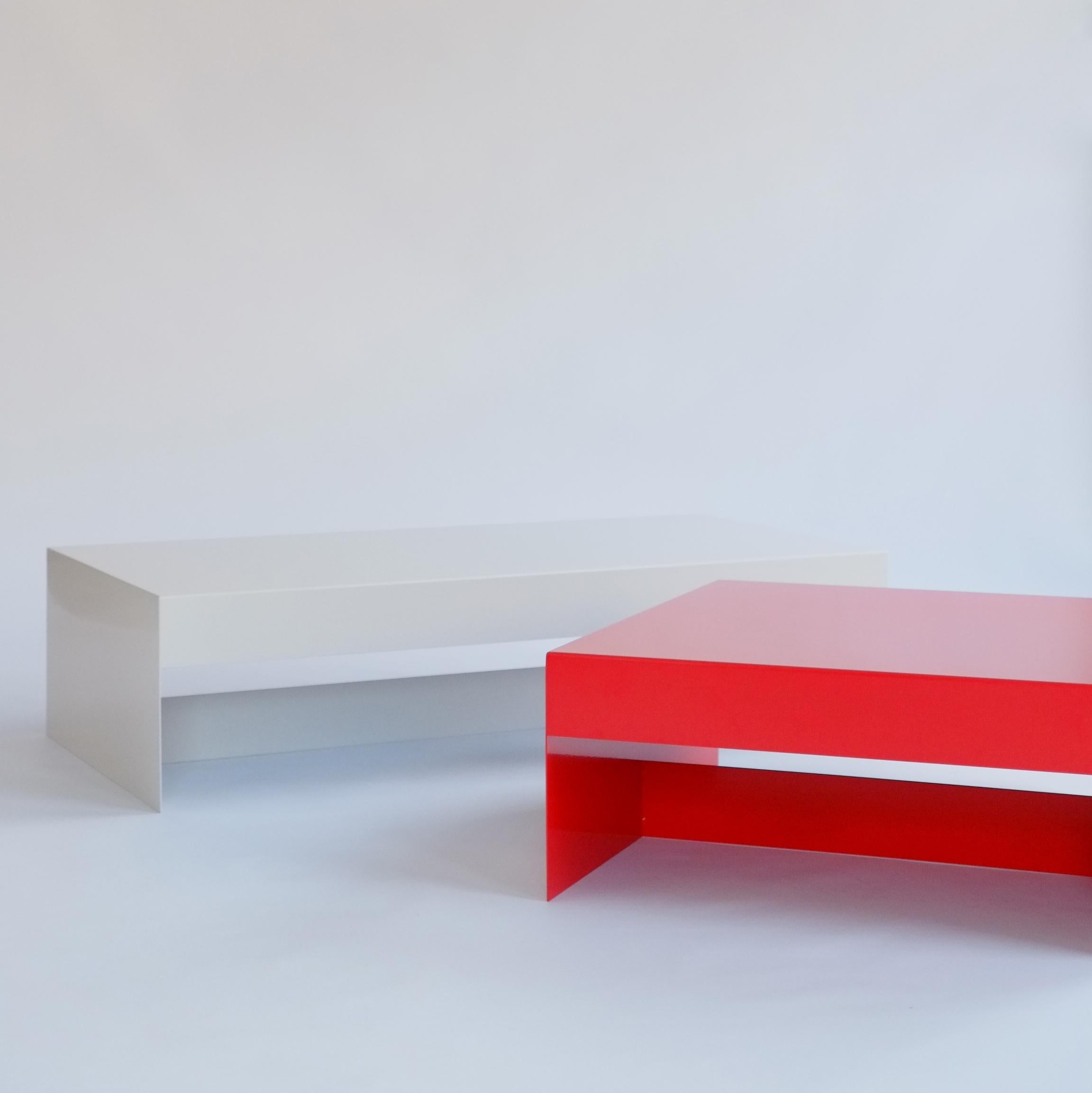 Table basse carrée en aluminium jaune mat de forme simple - intérieure/extérieure en vente 3