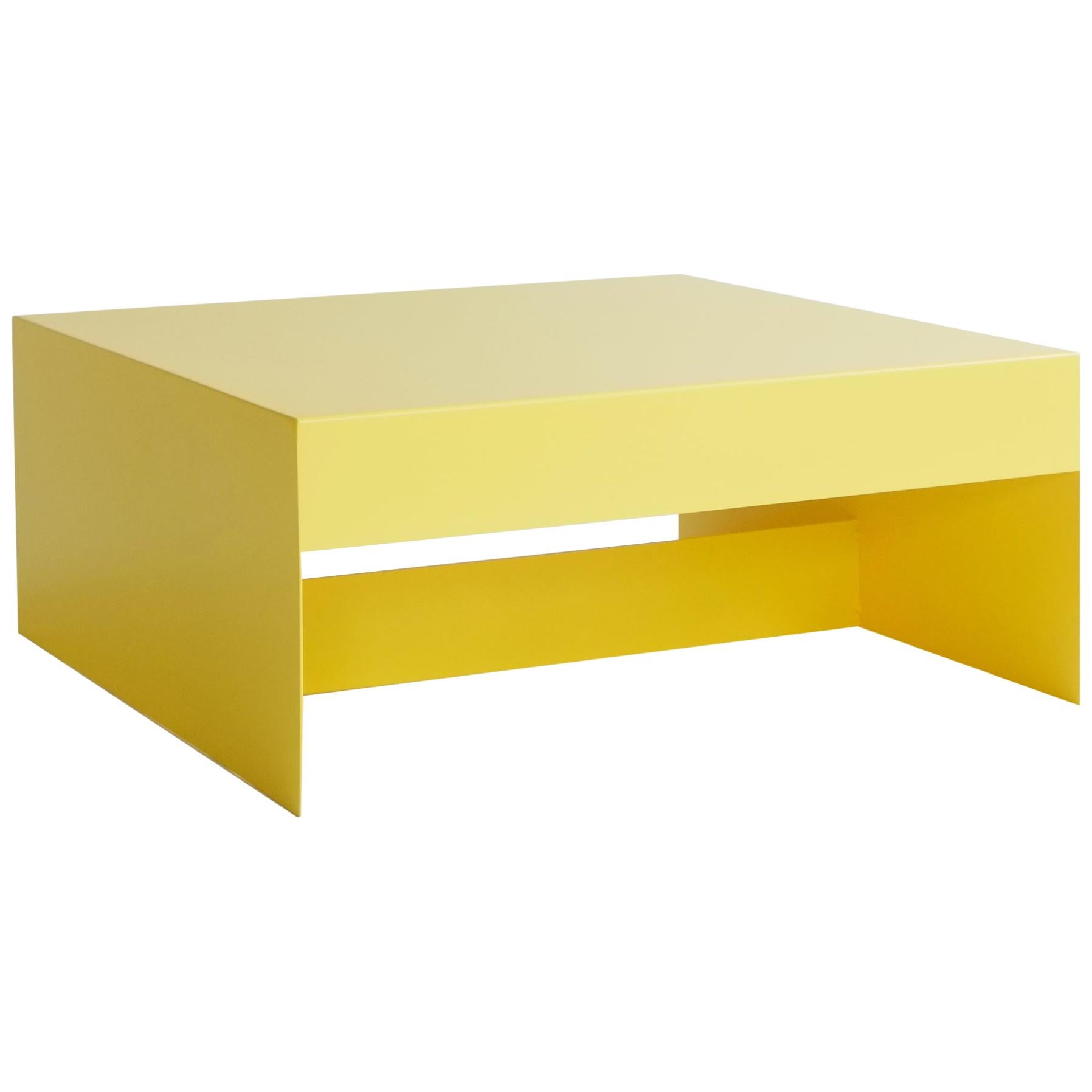 Table basse carrée en aluminium jaune mat de forme simple - intérieure/extérieure