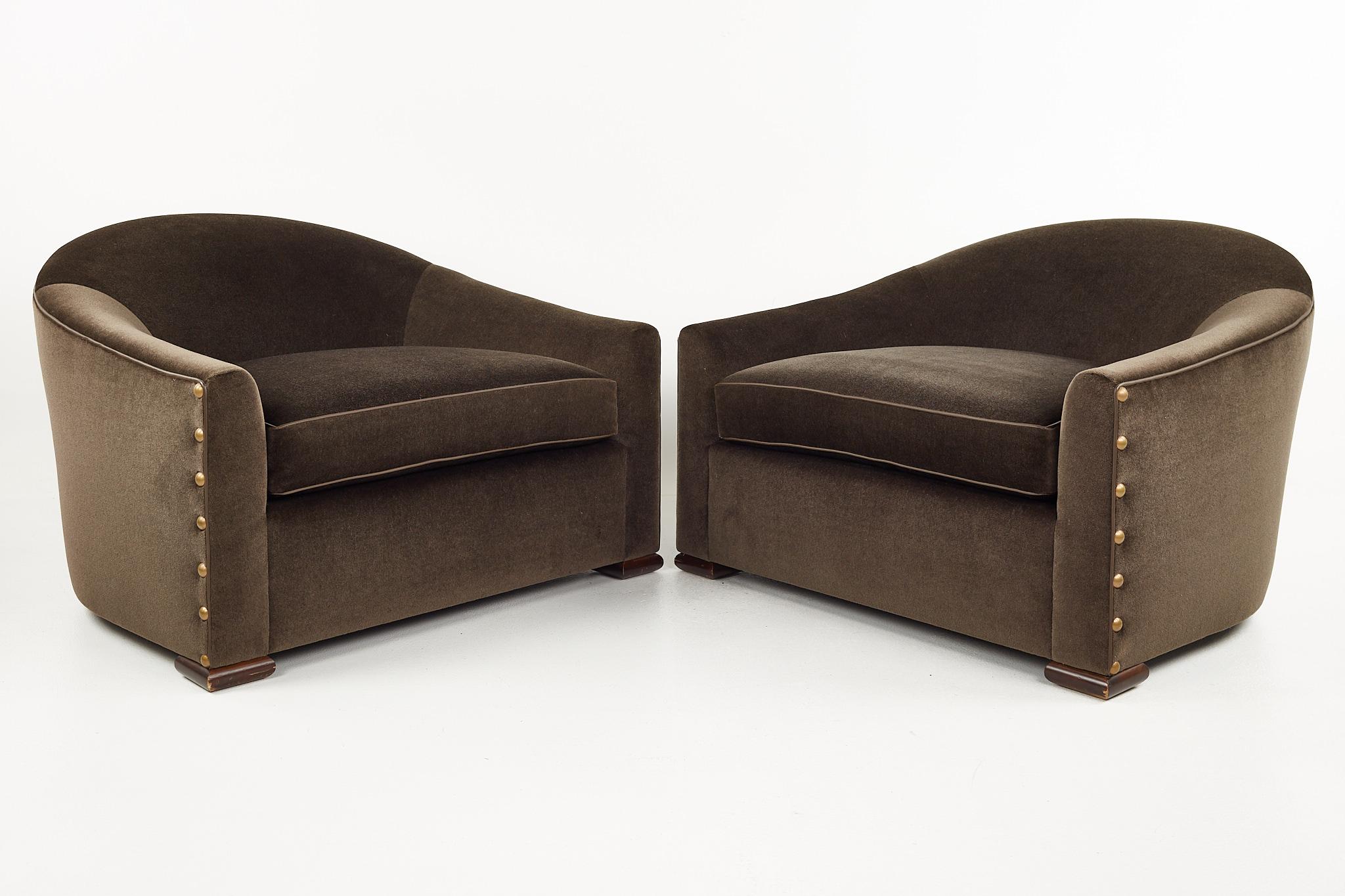 Mattaliano Contemporary Modern Mohair lounge chairs - A pair

This chair measures: 40 wide x 40 deep x 28.5 inches high, with an arm height of 21 inches

All pieces of furniture can be had in what we call restored vintage condition. That means