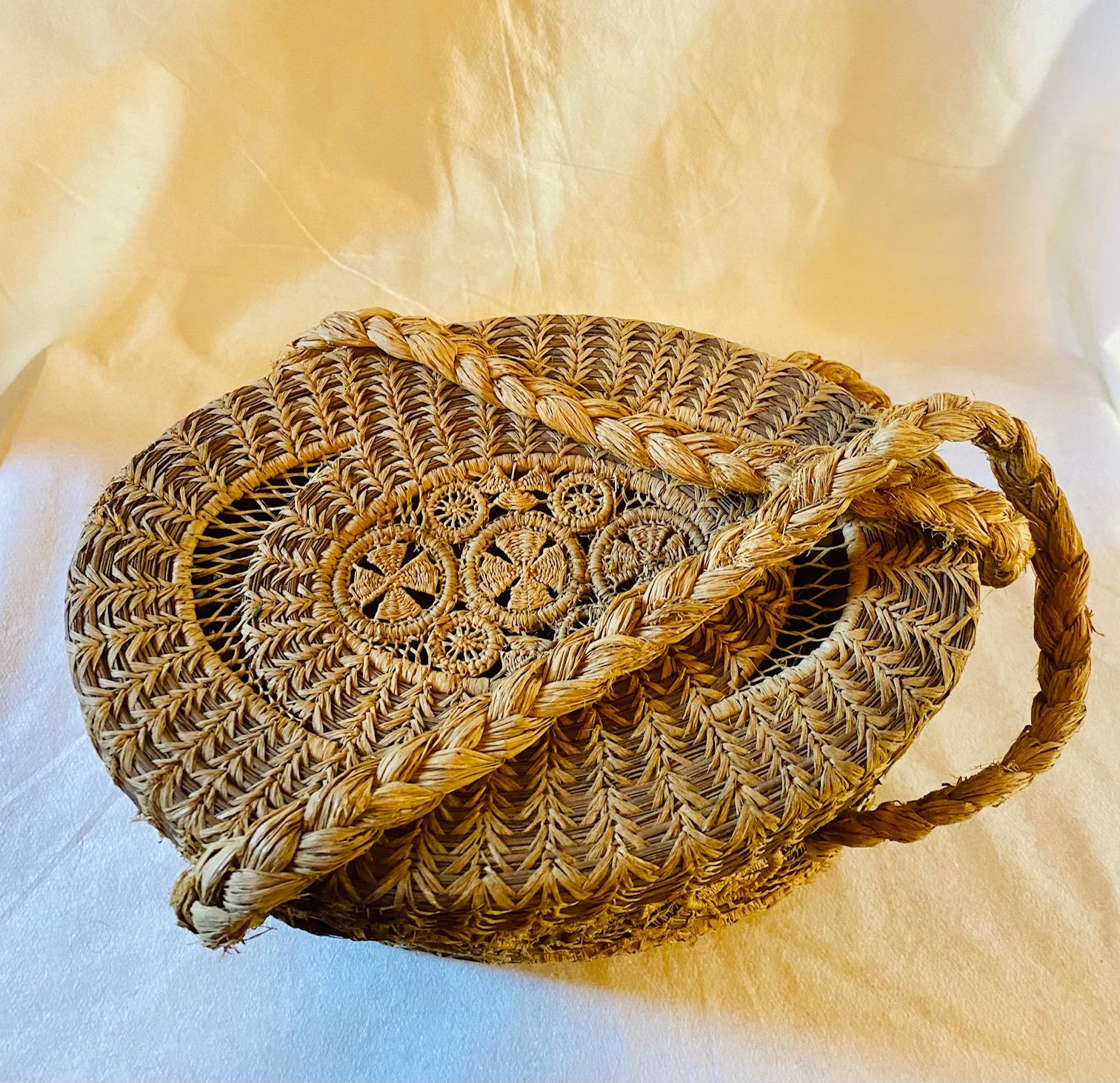 Hand-Crafted Mattapoisett Basket, by Gladys Ellis, circa 1940s For Sale