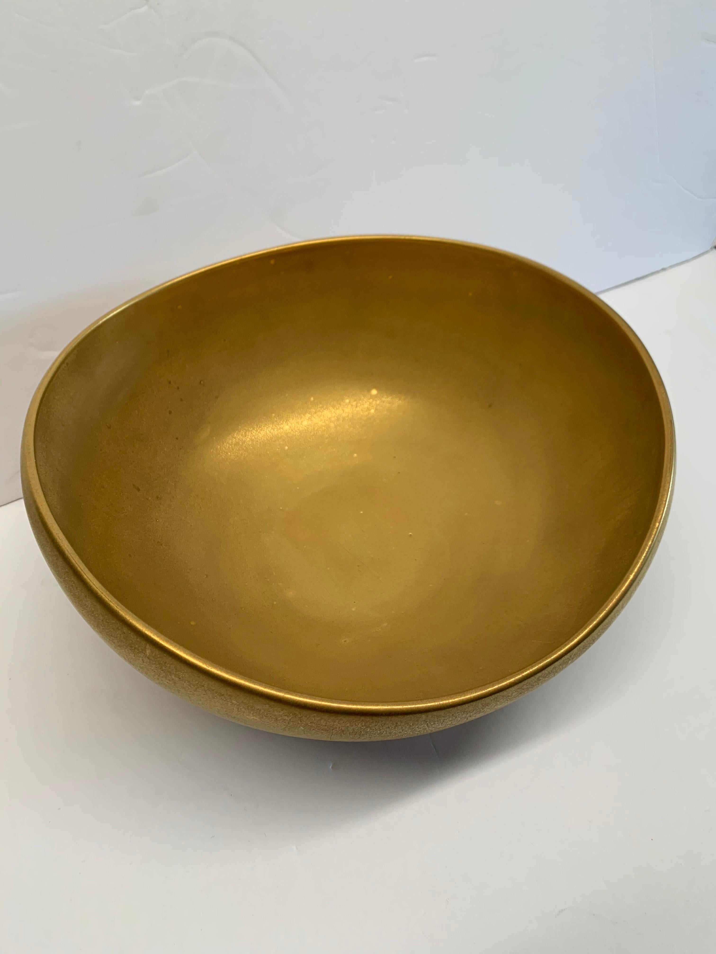 Matte 22k Gold Asymmetrical Stoneware Bowl by American Ceramicist Sandi Fellman In New Condition In New York, NY