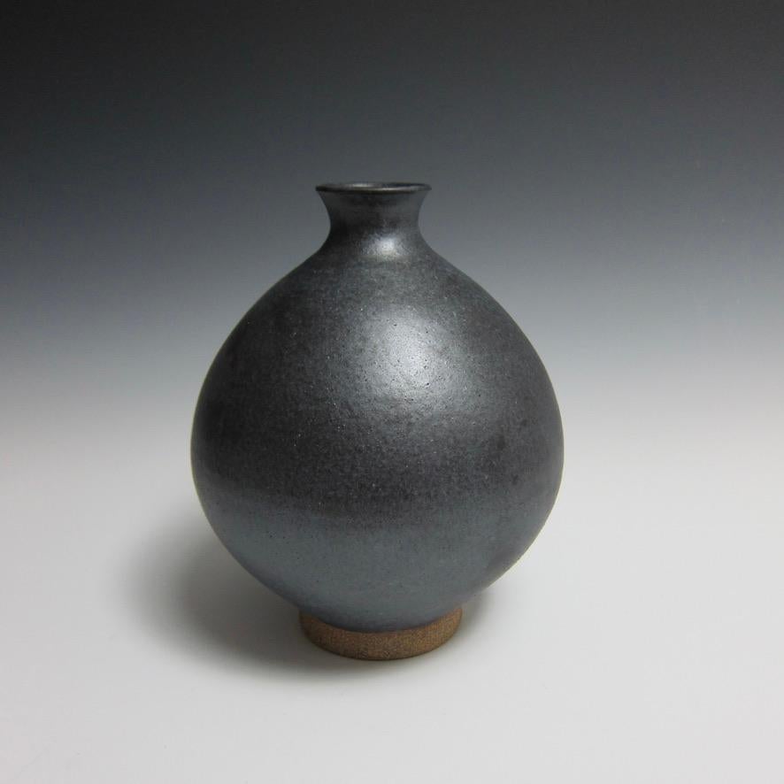 Matte Black Flower Bottle by Jason Fox.

A Southern Californian for over half his life, Contemporary Ceramic Artist Jason Fox draws upon his classical education in Architecture and Art History as well as his love of surfing and the ocean. He works