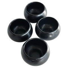 Set von 4 handgefertigten Mezcal-Tasse aus mattem schwarzem Steingut