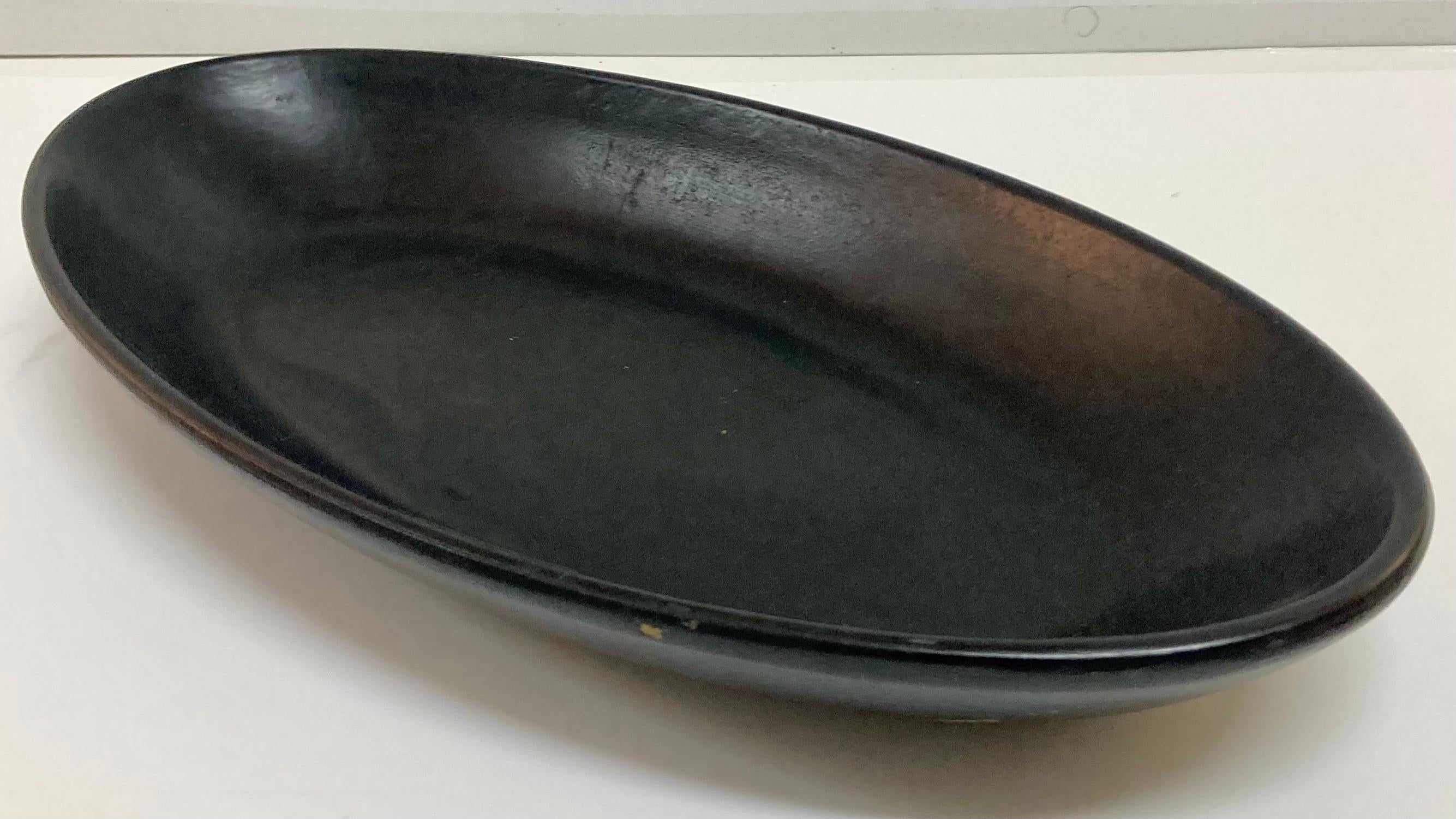Mattschwarzer Lack Wood French Oval Modern Dish im Zustand „Gut“ im Angebot in Los Angeles, CA