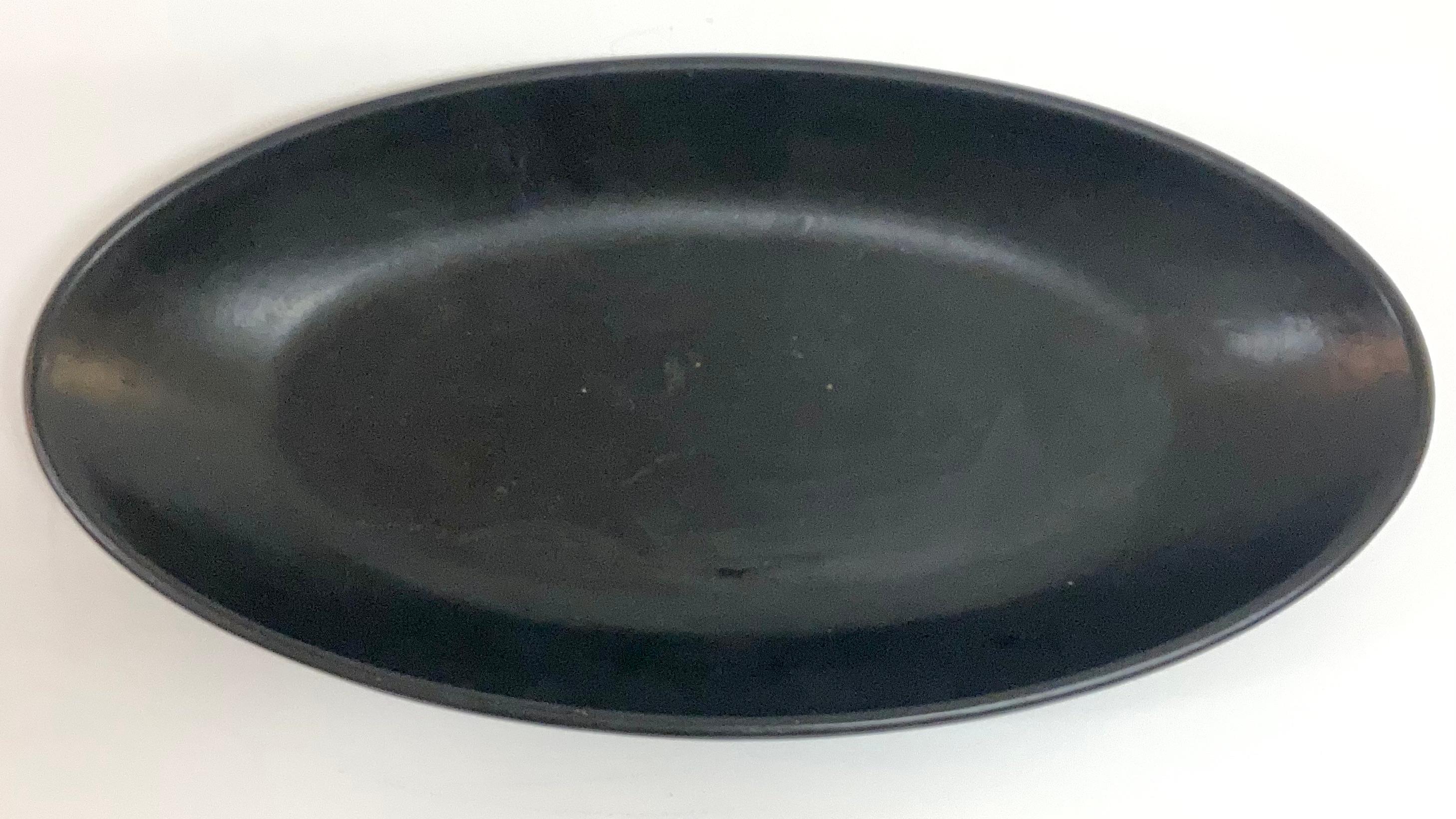 Mattschwarzer Lack Wood French Oval Modern Dish (Mitte des 20. Jahrhunderts) im Angebot