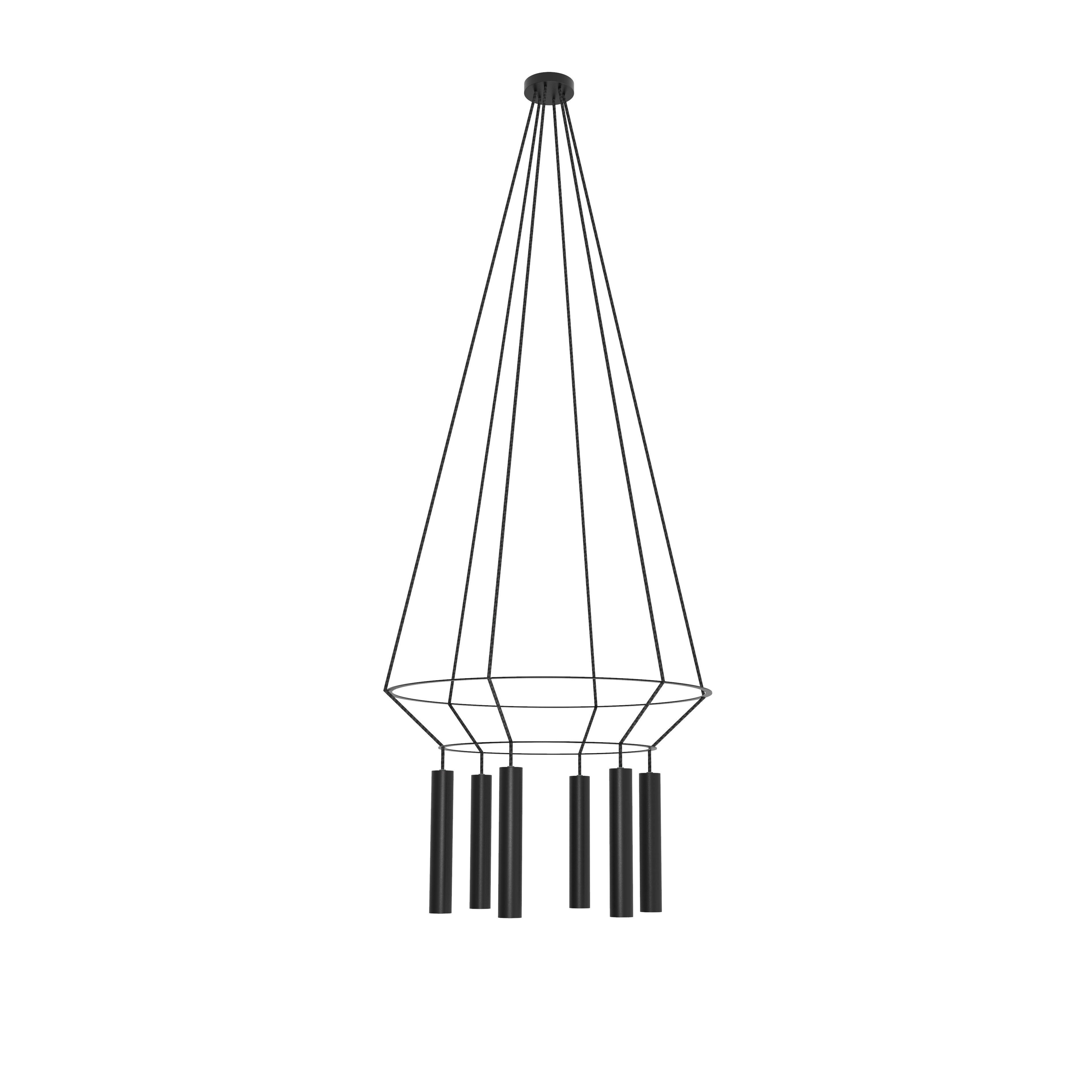 Lampadario a sospensione a rosa nera opaca circolare 25 di Robin Lamps
Dimensioni: L. 4 x P. 4 x H. 25 cm
Materiali: Struttura in ottone liscio e cavo in tessuto.

Intraprendi un viaggio nell'eleganza illuminata con il lampadario a sospensione Rose