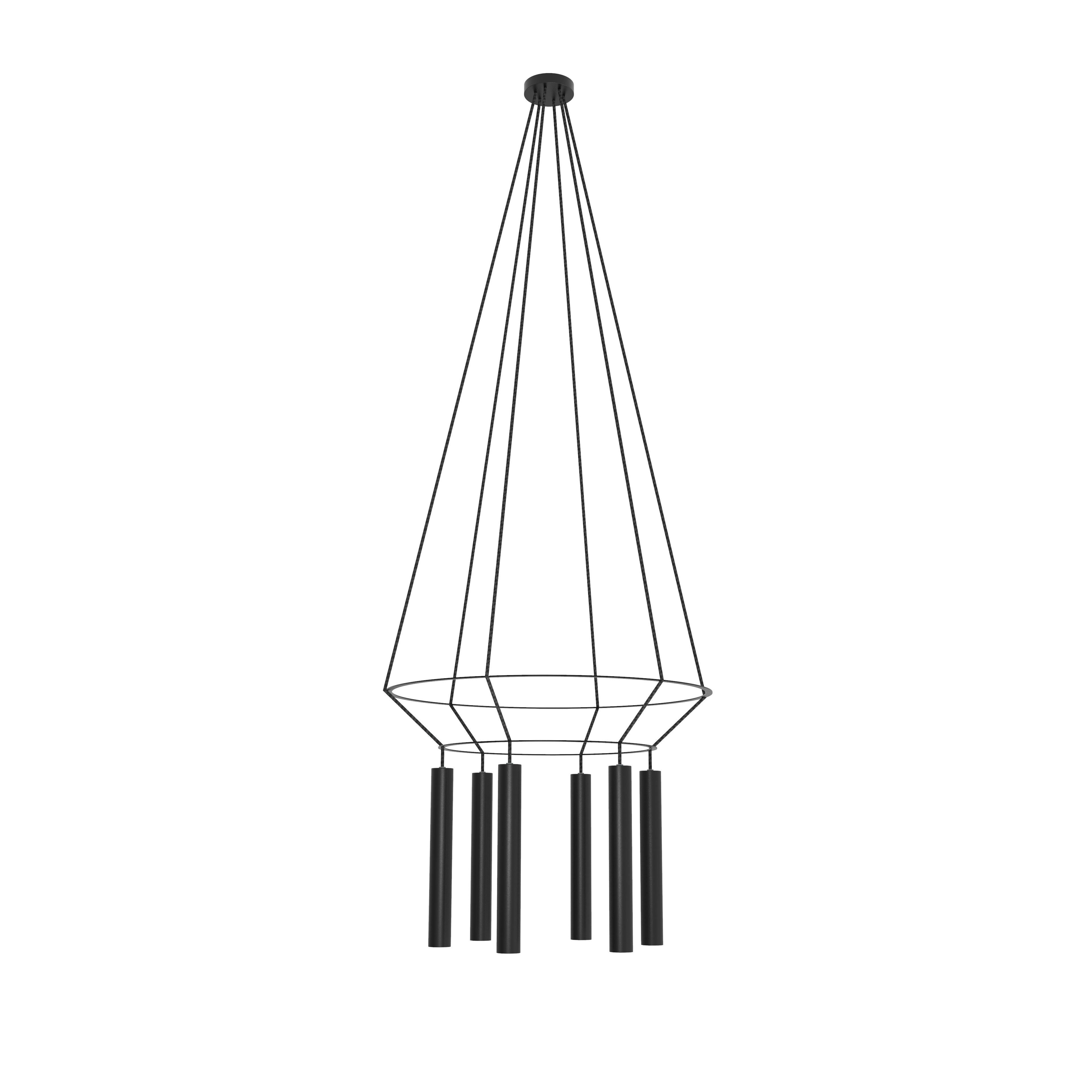 Lampadario a sospensione a rosa nera opaca circolare 40 di Robin Lamps
Dimensioni: L. 4 x P. 4 x H. 40 cm
Materiali: Struttura in ottone liscio e cavo in tessuto.

Intraprendi un viaggio nell'eleganza illuminata con il lampadario a sospensione Rose