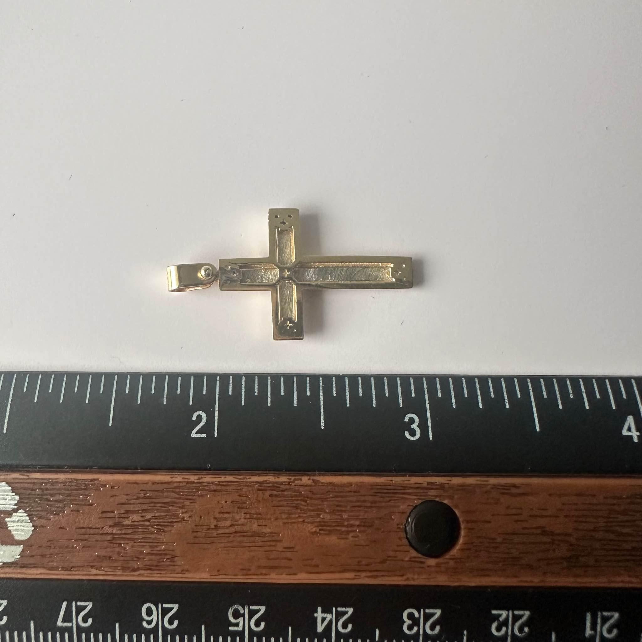 Pendentif croix en or jaune 14kt avec finition mate Pour femmes en vente