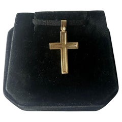 Mattierter Kreuz-Anhänger aus 14kt Gelbgold